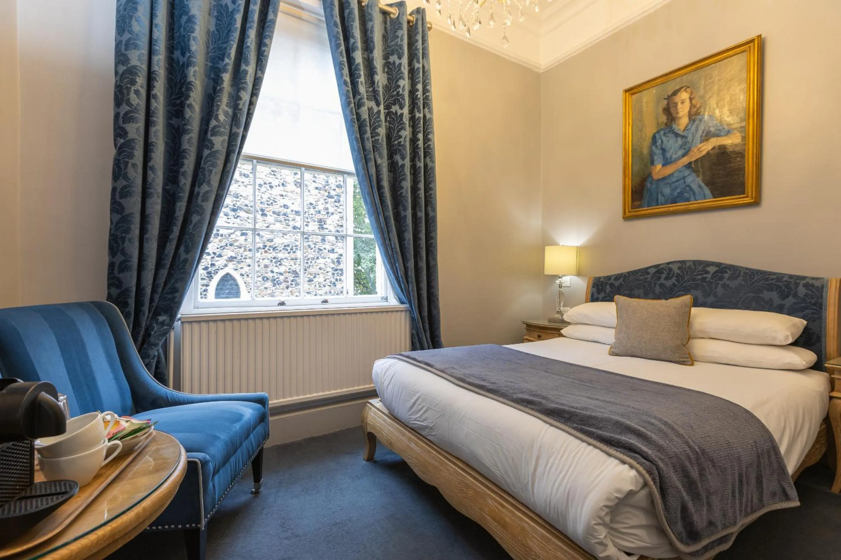 Bedroom, Bed in Blue Boar Hotel