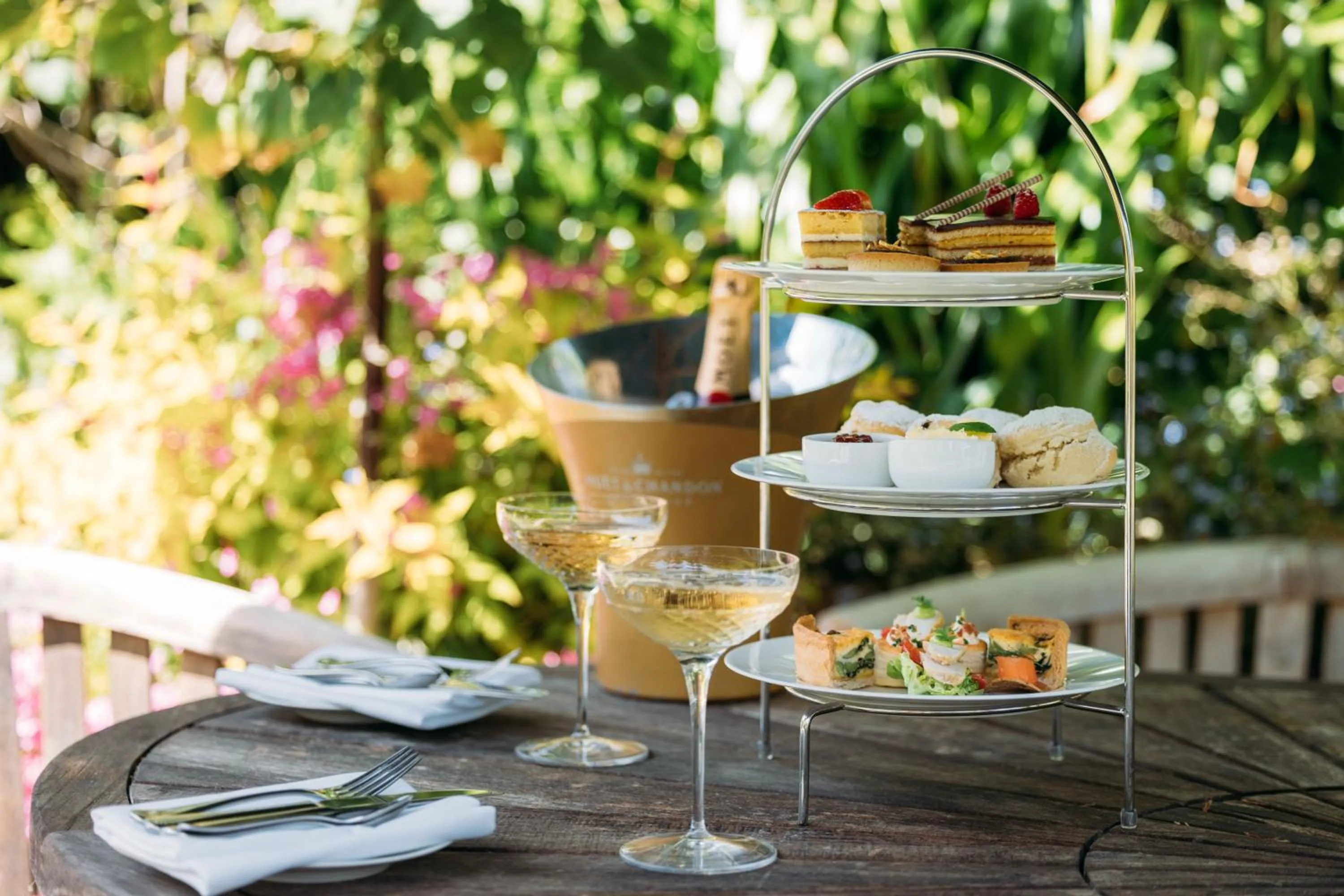 Food and drinks in Hotel Meudon