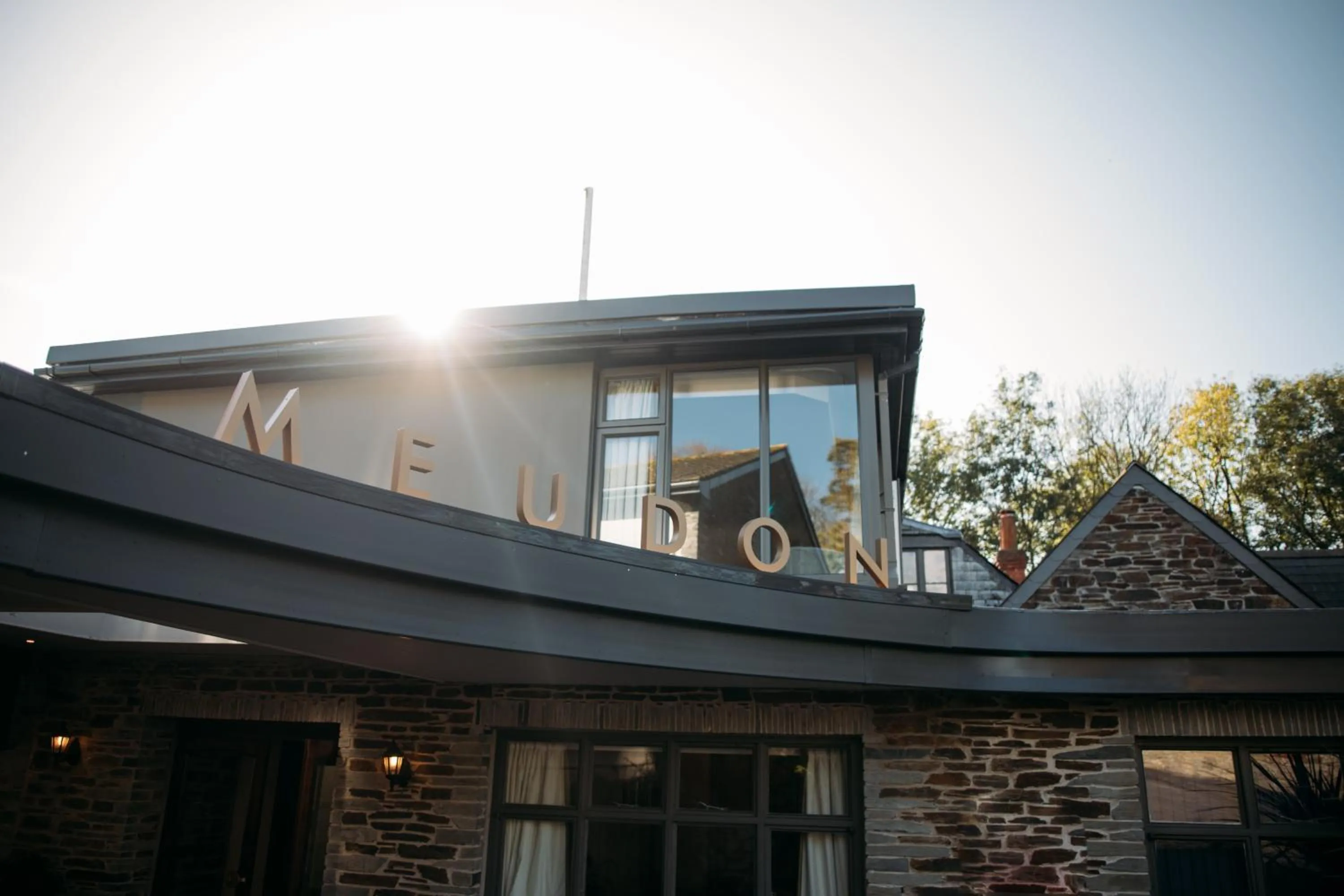 Property building in Hotel Meudon