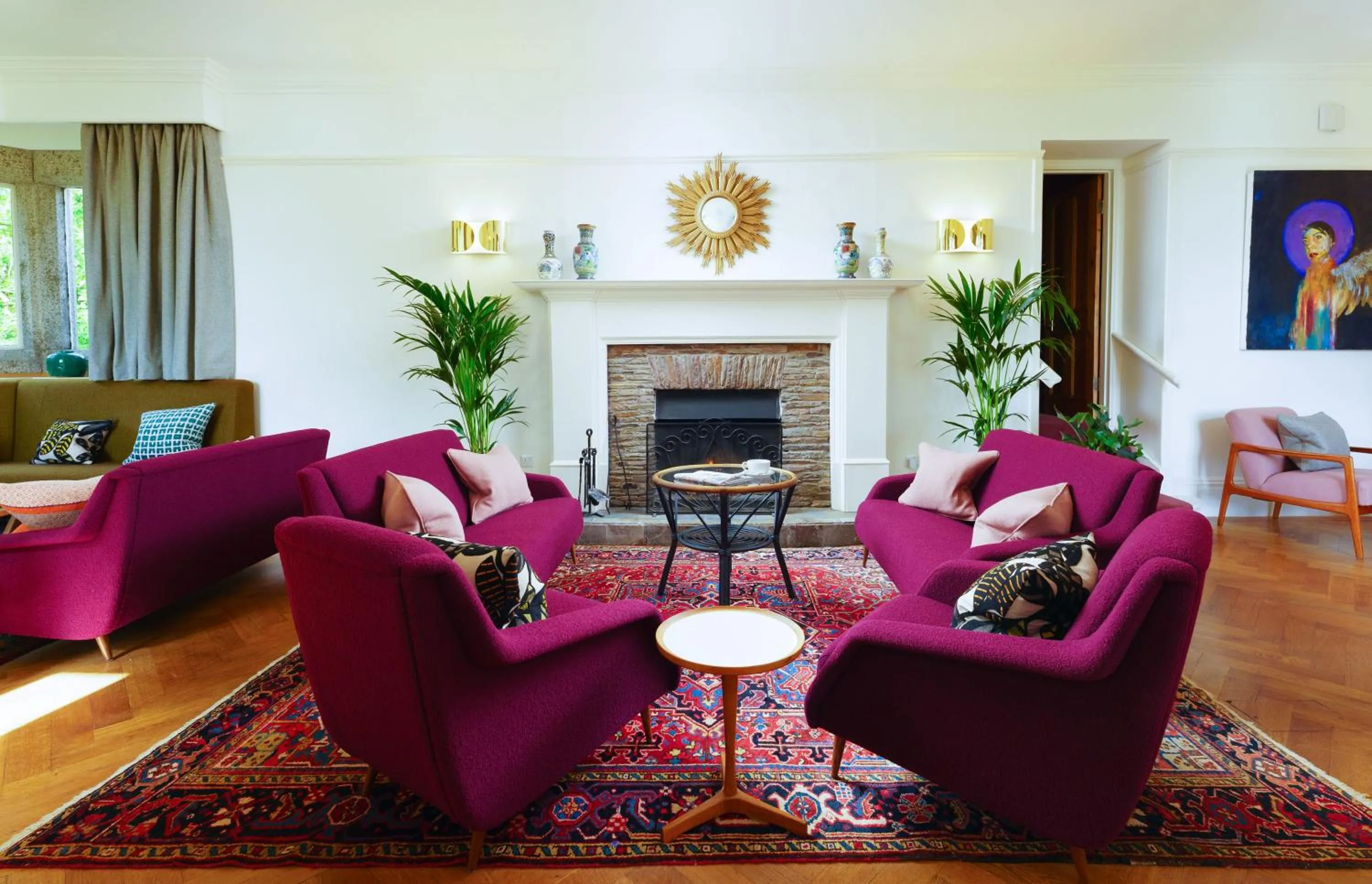 Communal lounge/ TV room in Hotel Meudon