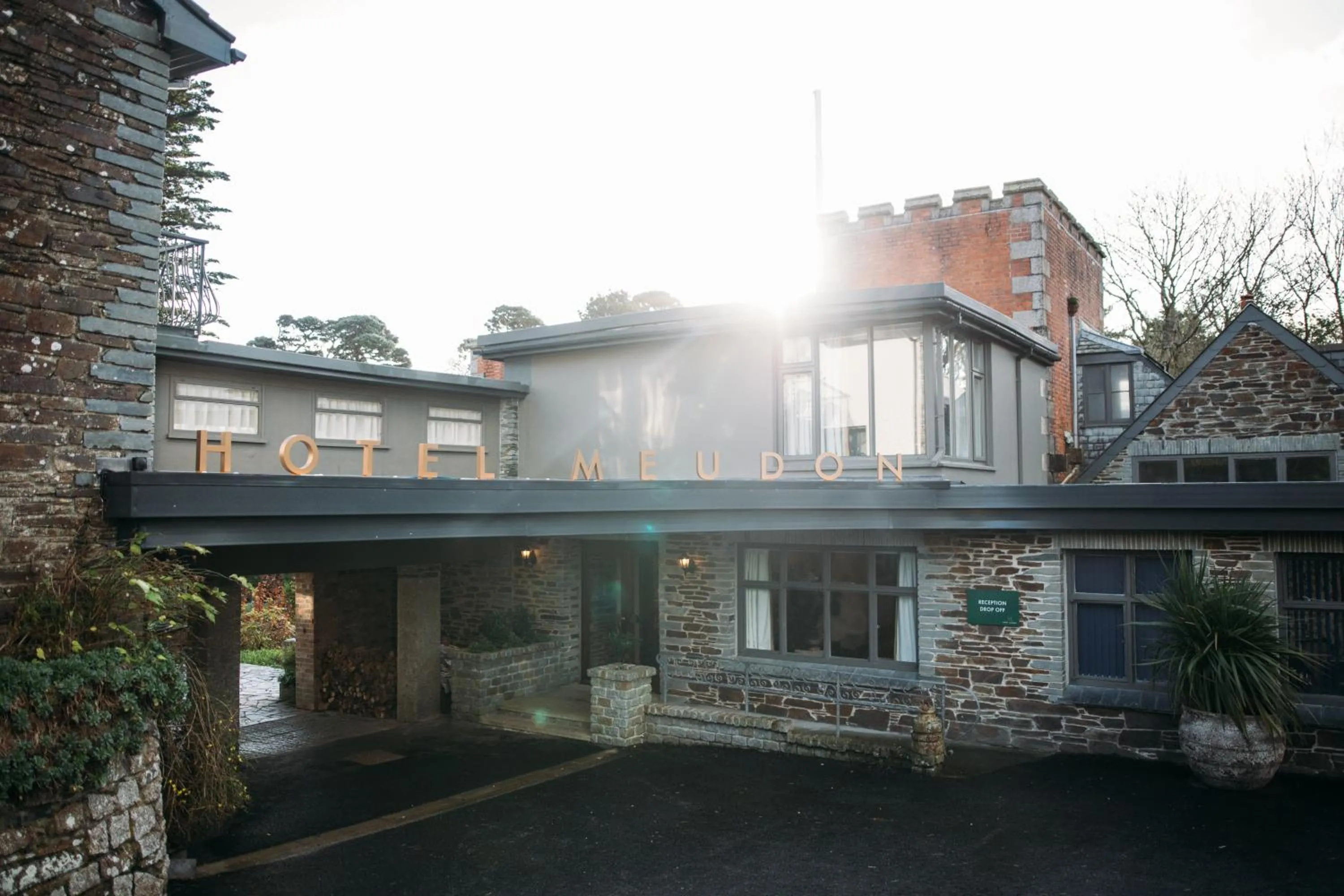 Property building in Hotel Meudon