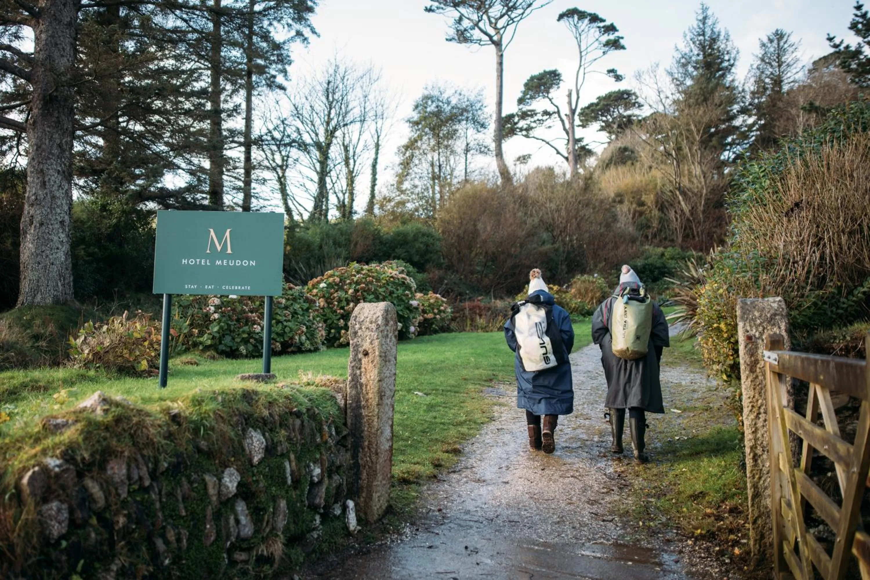 Property logo or sign in Hotel Meudon