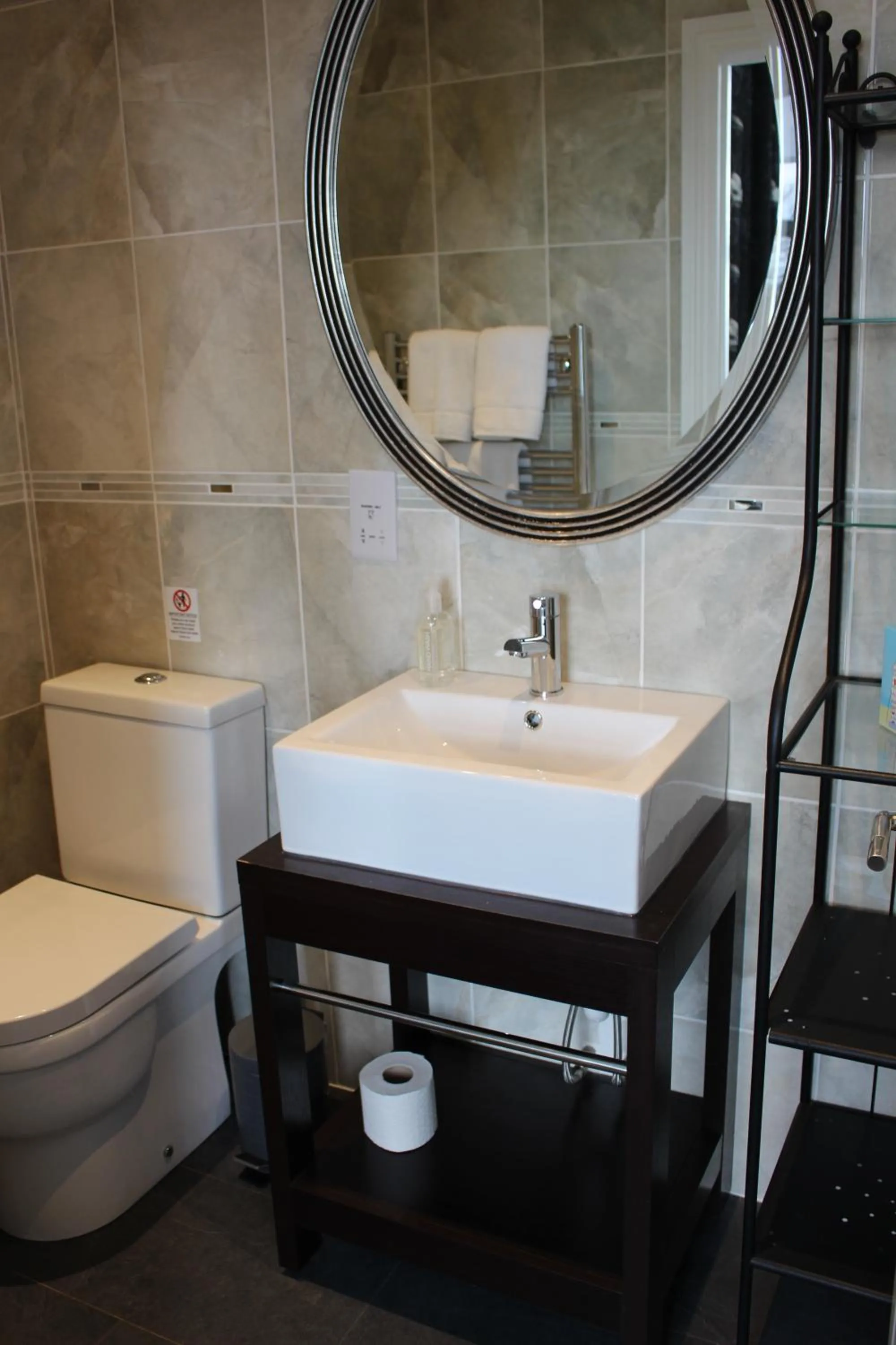 Bathroom in Beamsley Lodge B&B