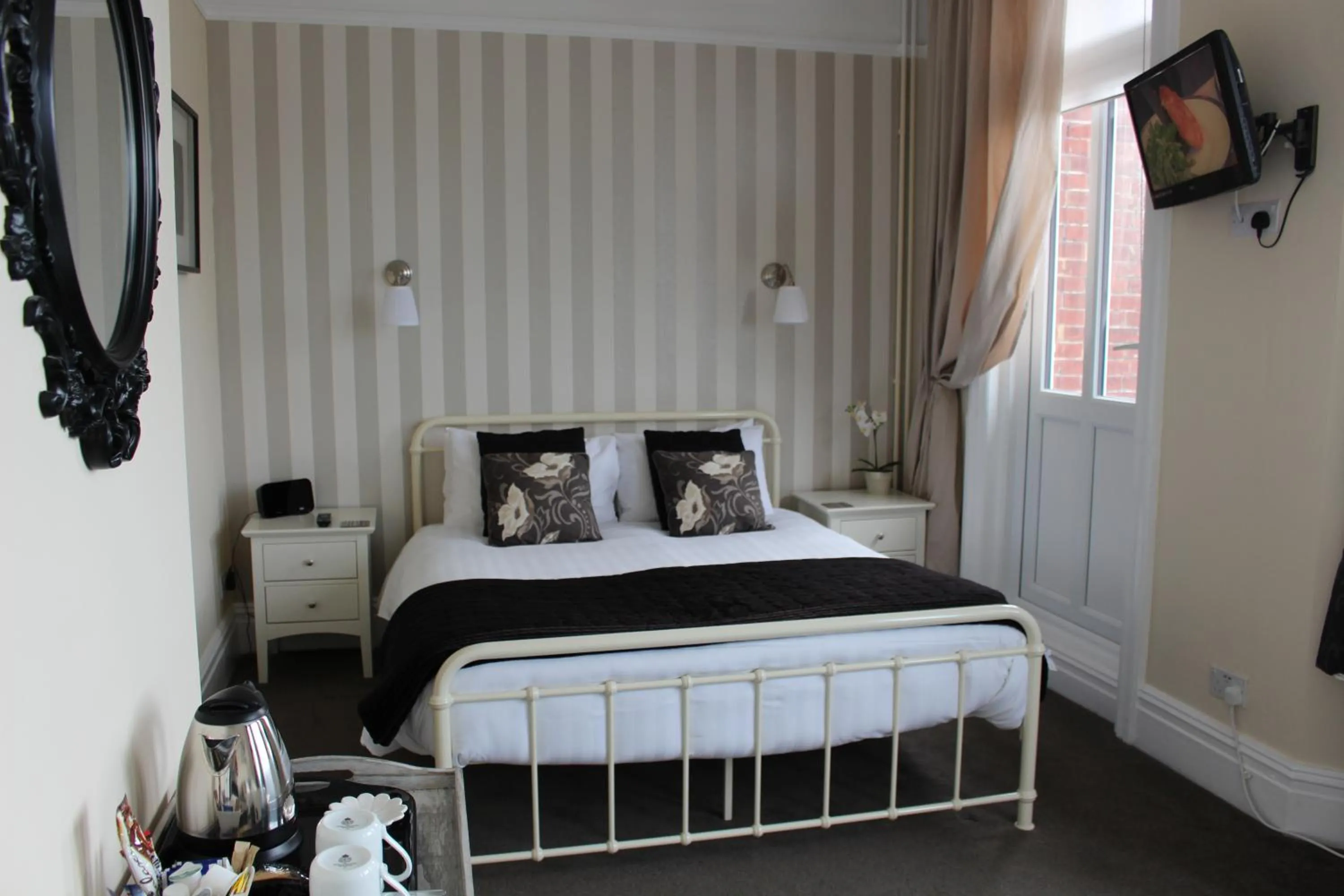 Balcony/Terrace, Bed in Beamsley Lodge B&B