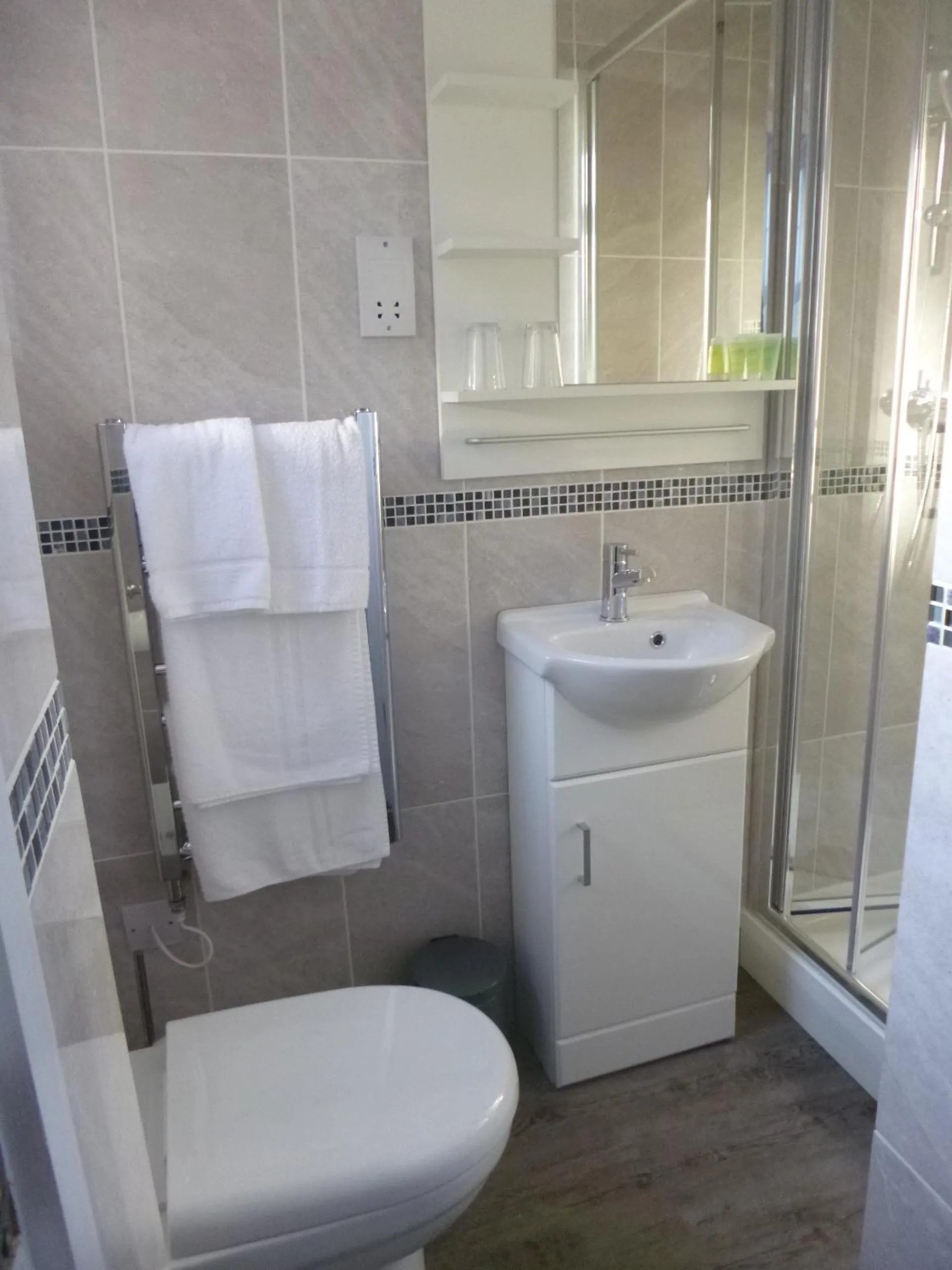Shower in Beamsley Lodge B&B
