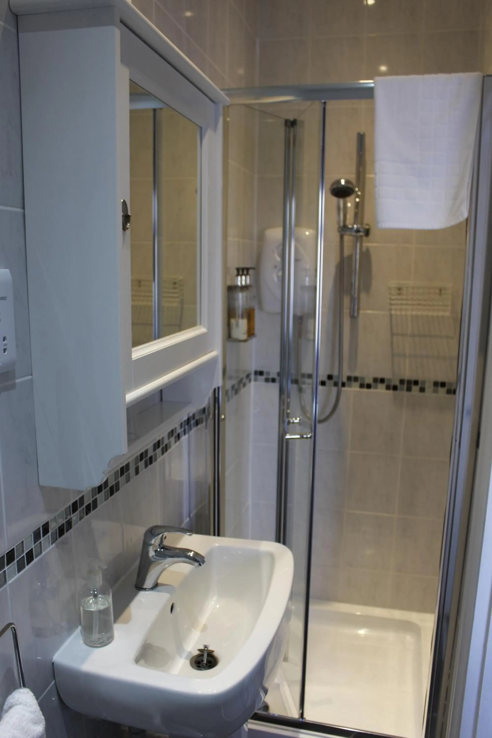 Bathroom in Beamsley Lodge B&B