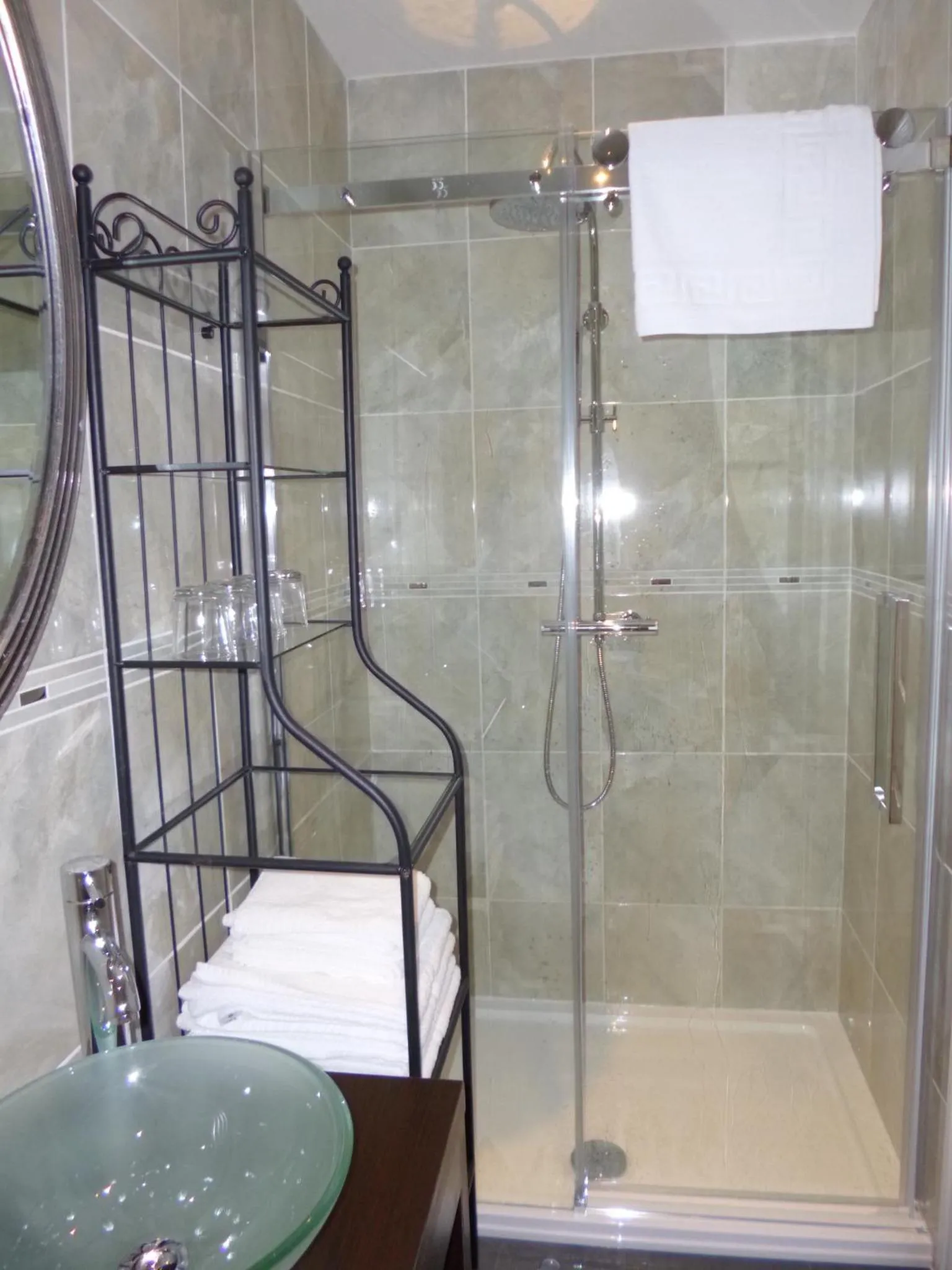 Shower in Beamsley Lodge B&B