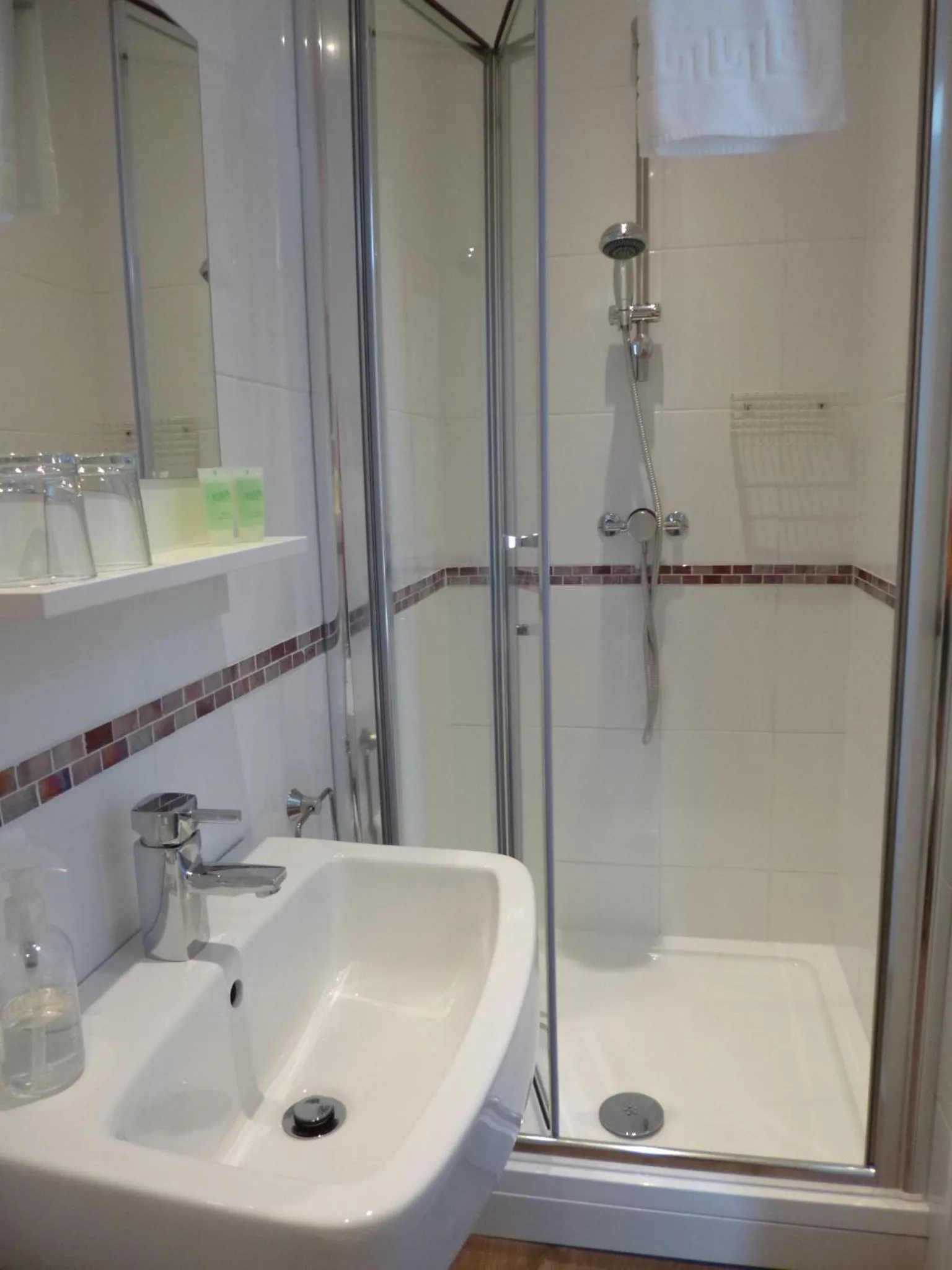 Shower in Beamsley Lodge B&B