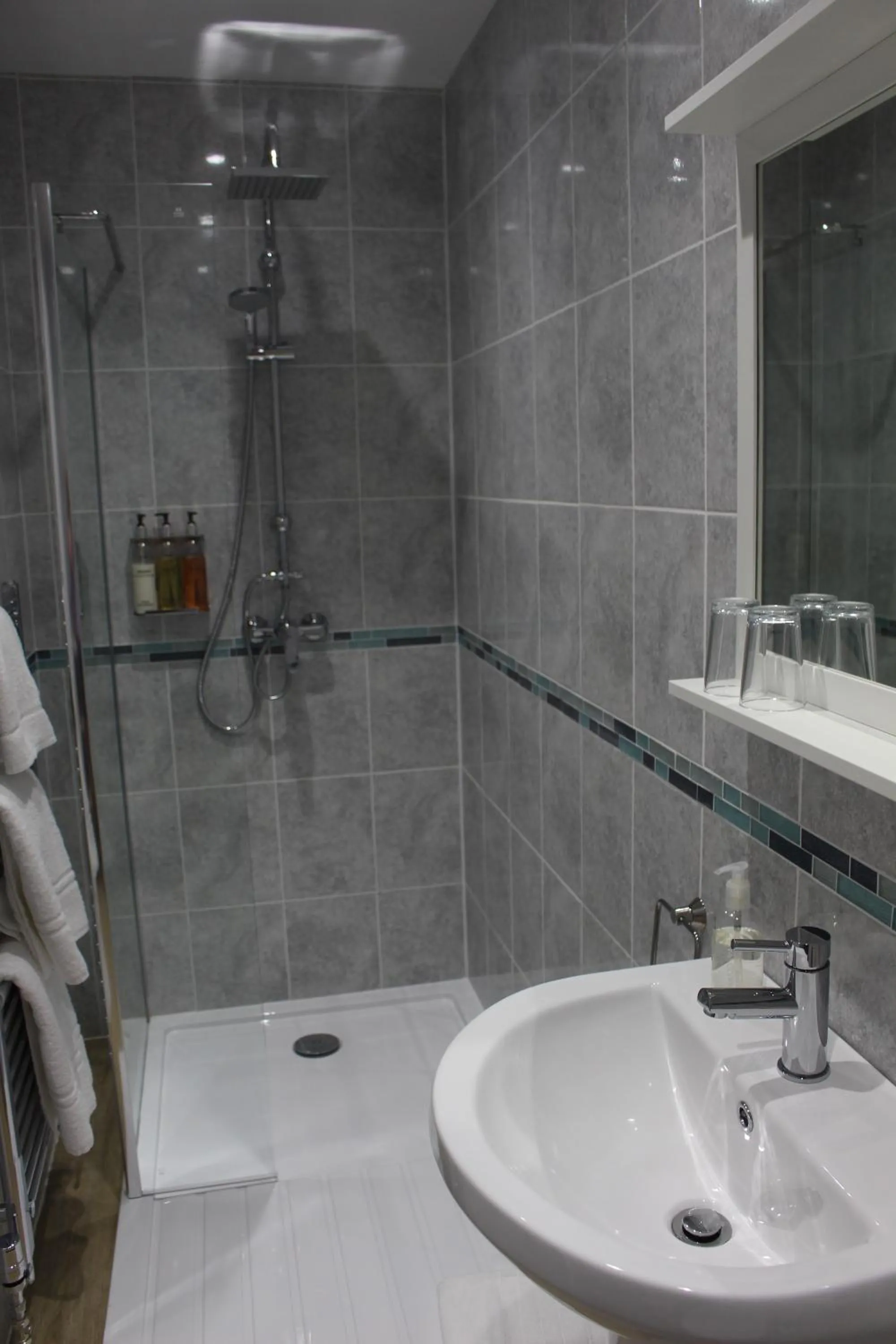 Shower in Beamsley Lodge B&B