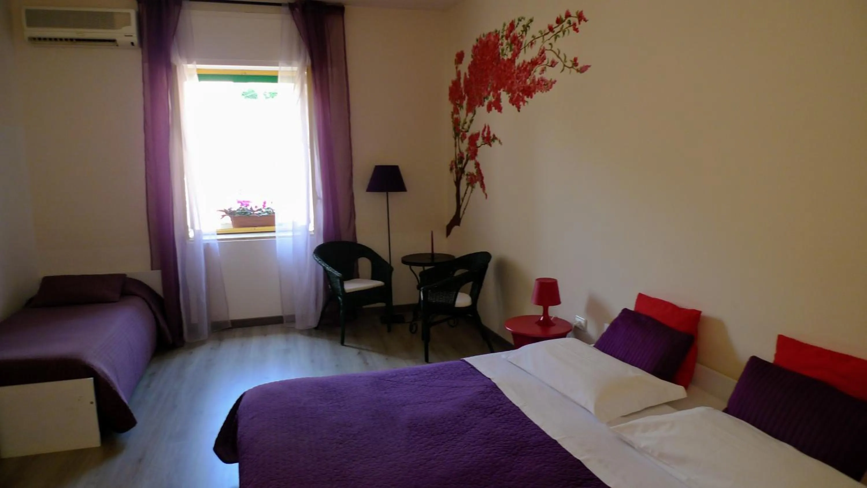 Photo of the whole room, Bed in I Tetti di Siciliando