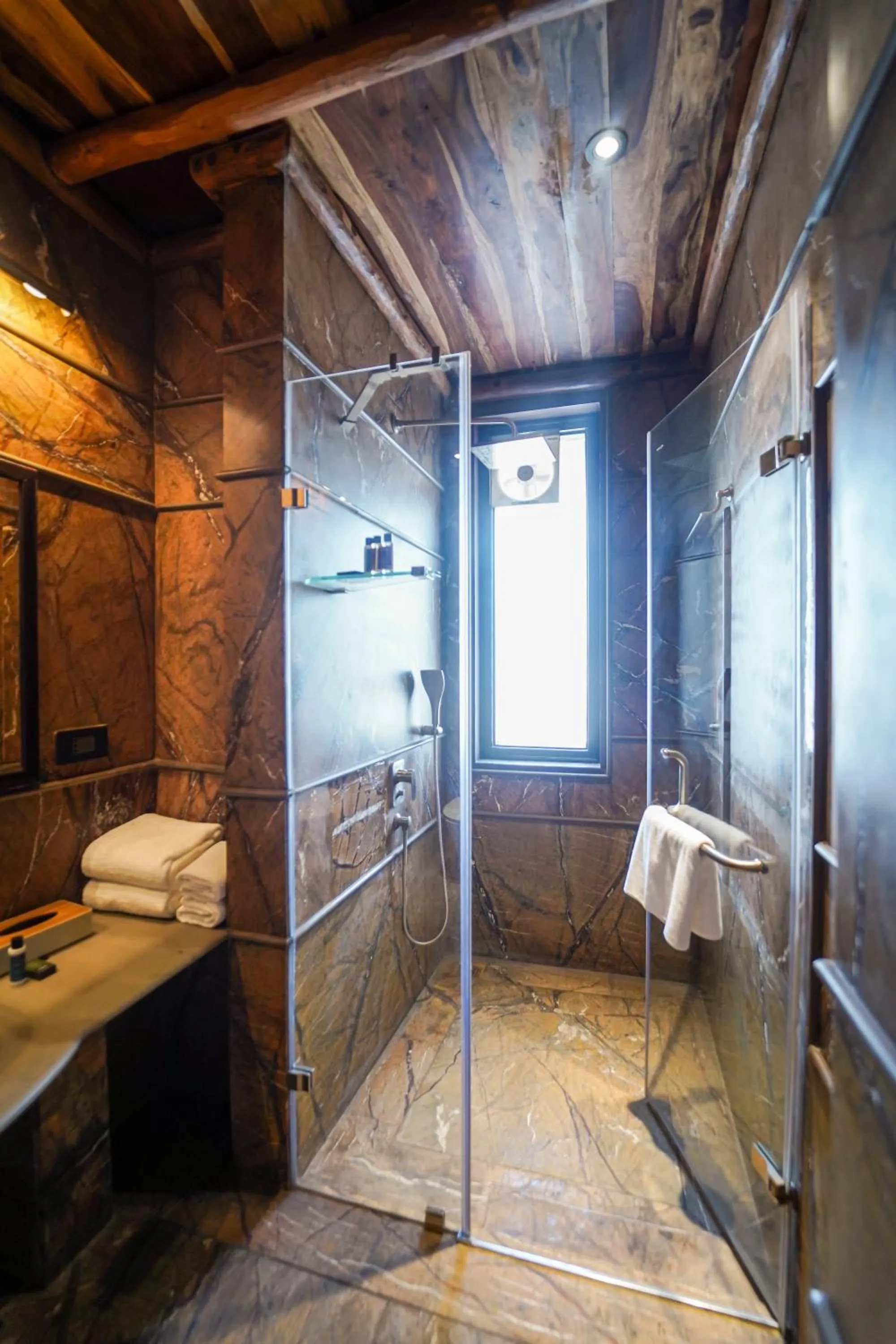 Shower in AamaGhati Wildlife Resort, Ranthambore