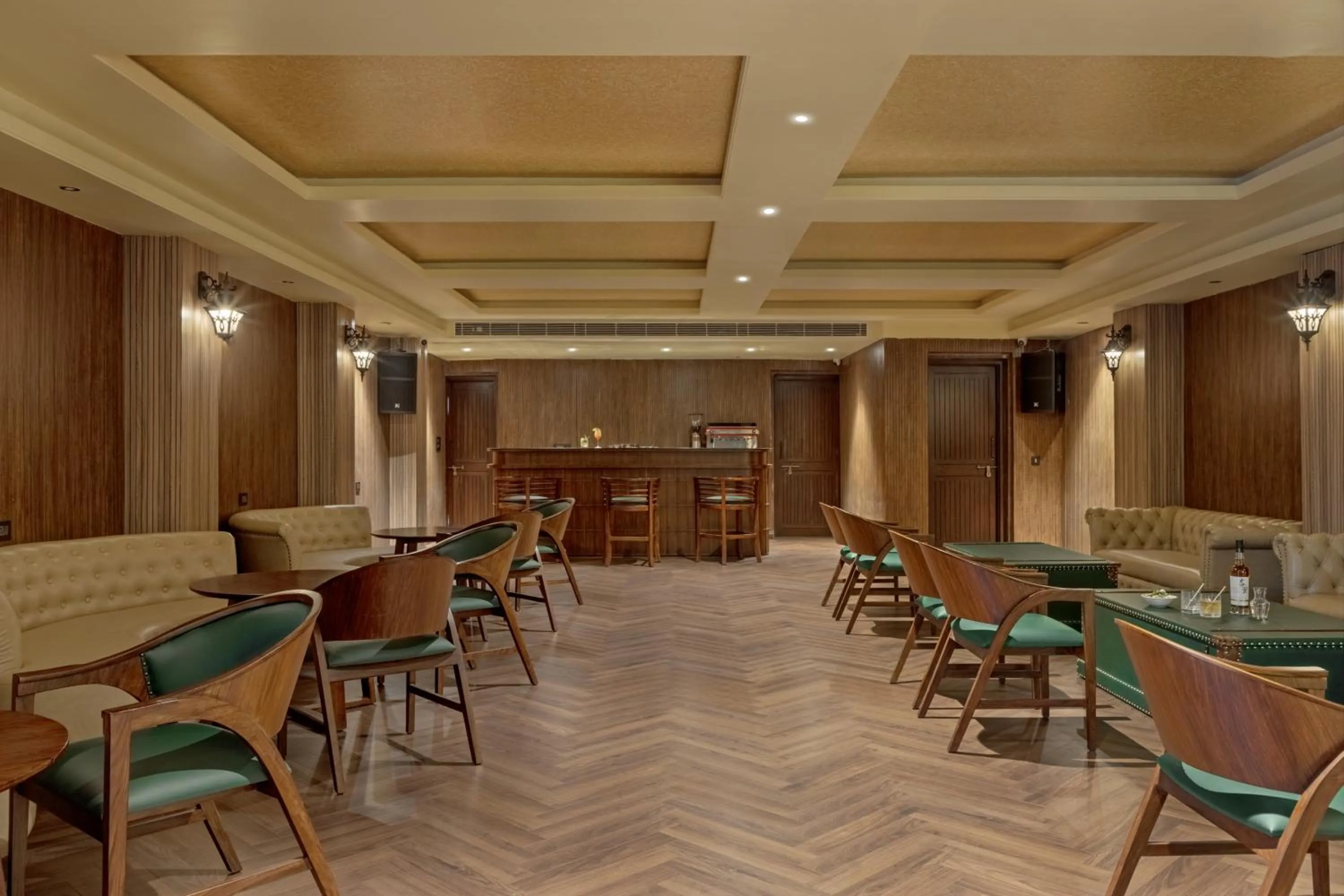 Lounge or bar in AamaGhati Wildlife Resort, Ranthambore