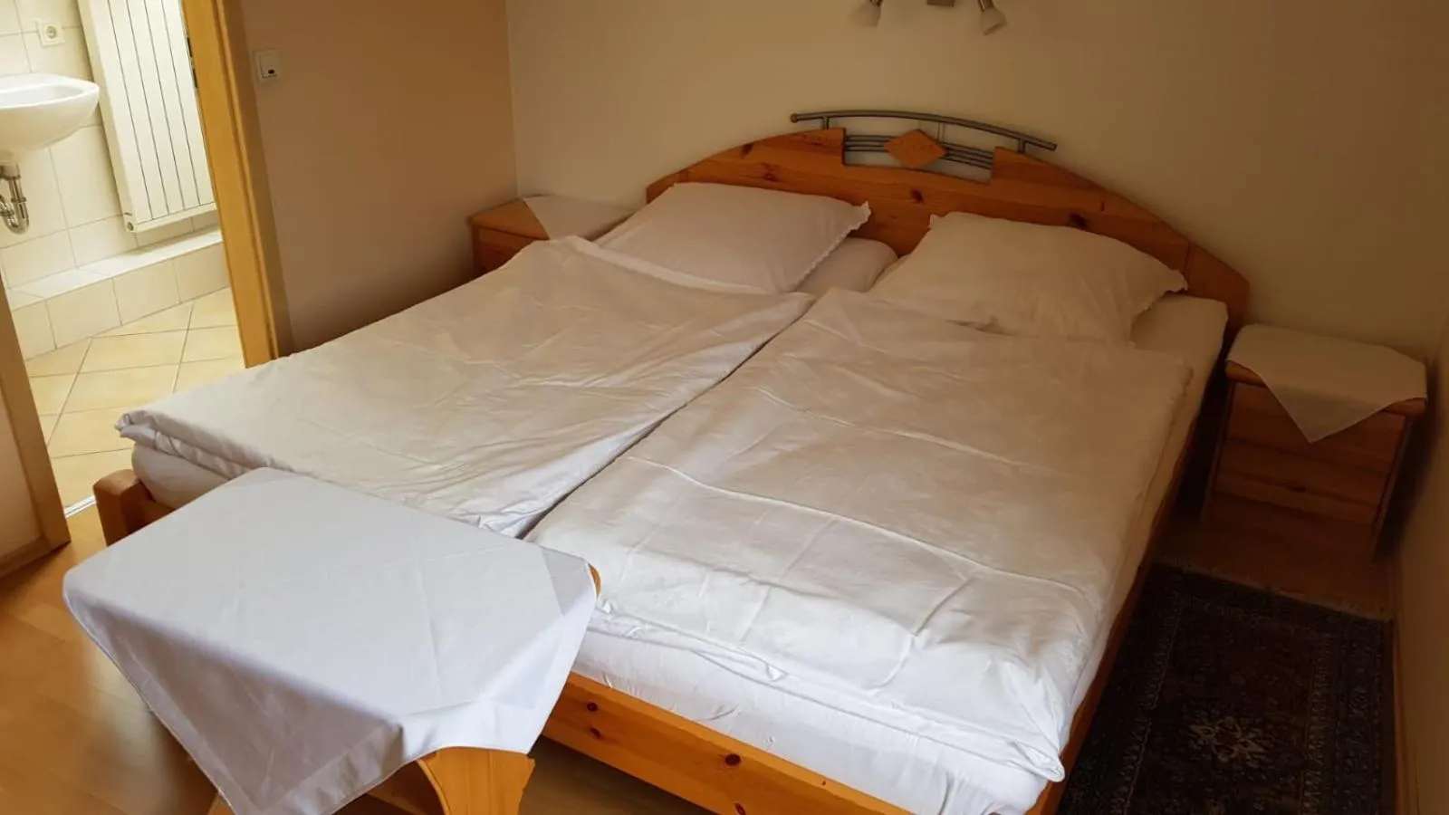 Bed in Gasthaus Schug-Müller