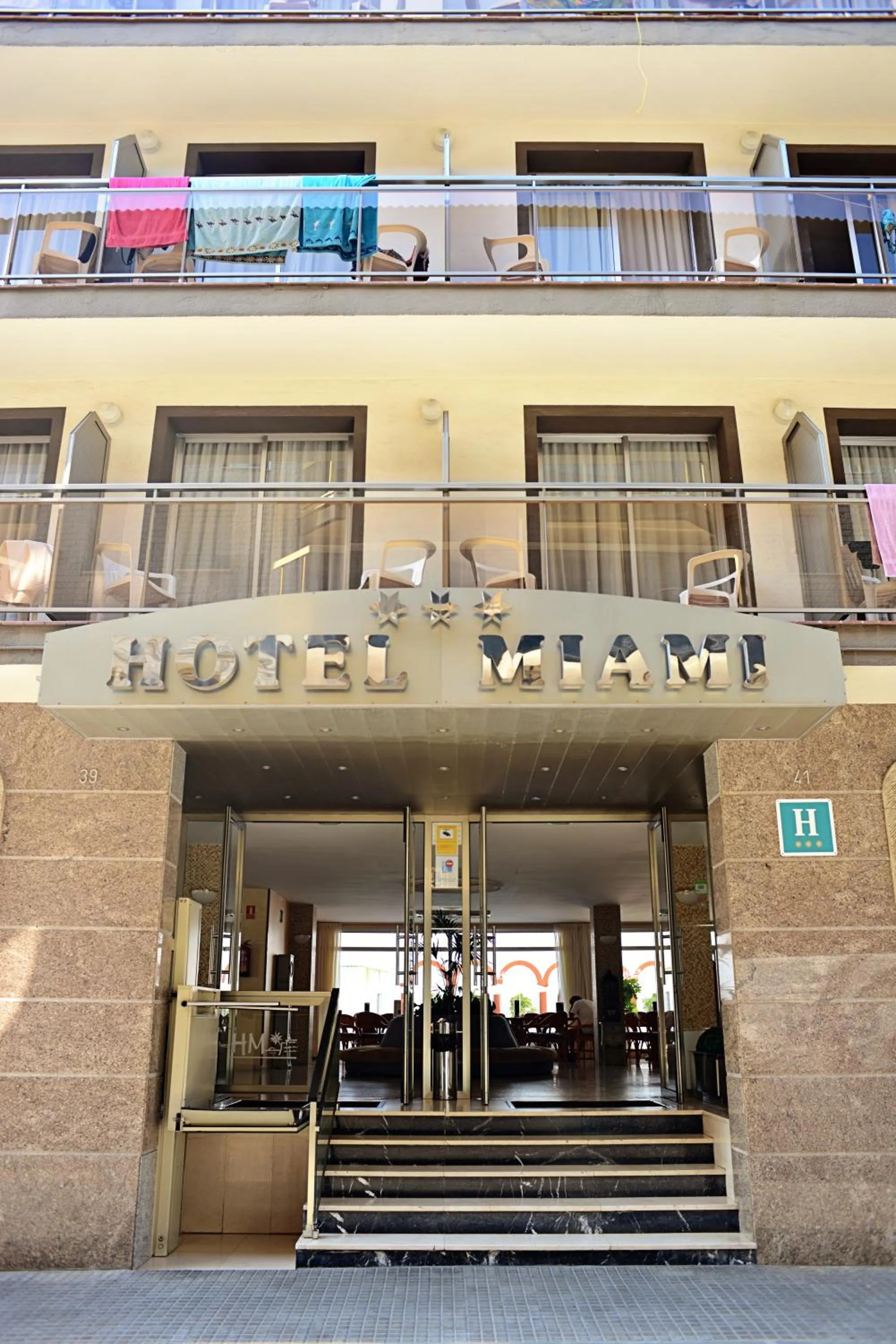 Facade/entrance in Hotel Miami Calella - El de siempre, como nunca