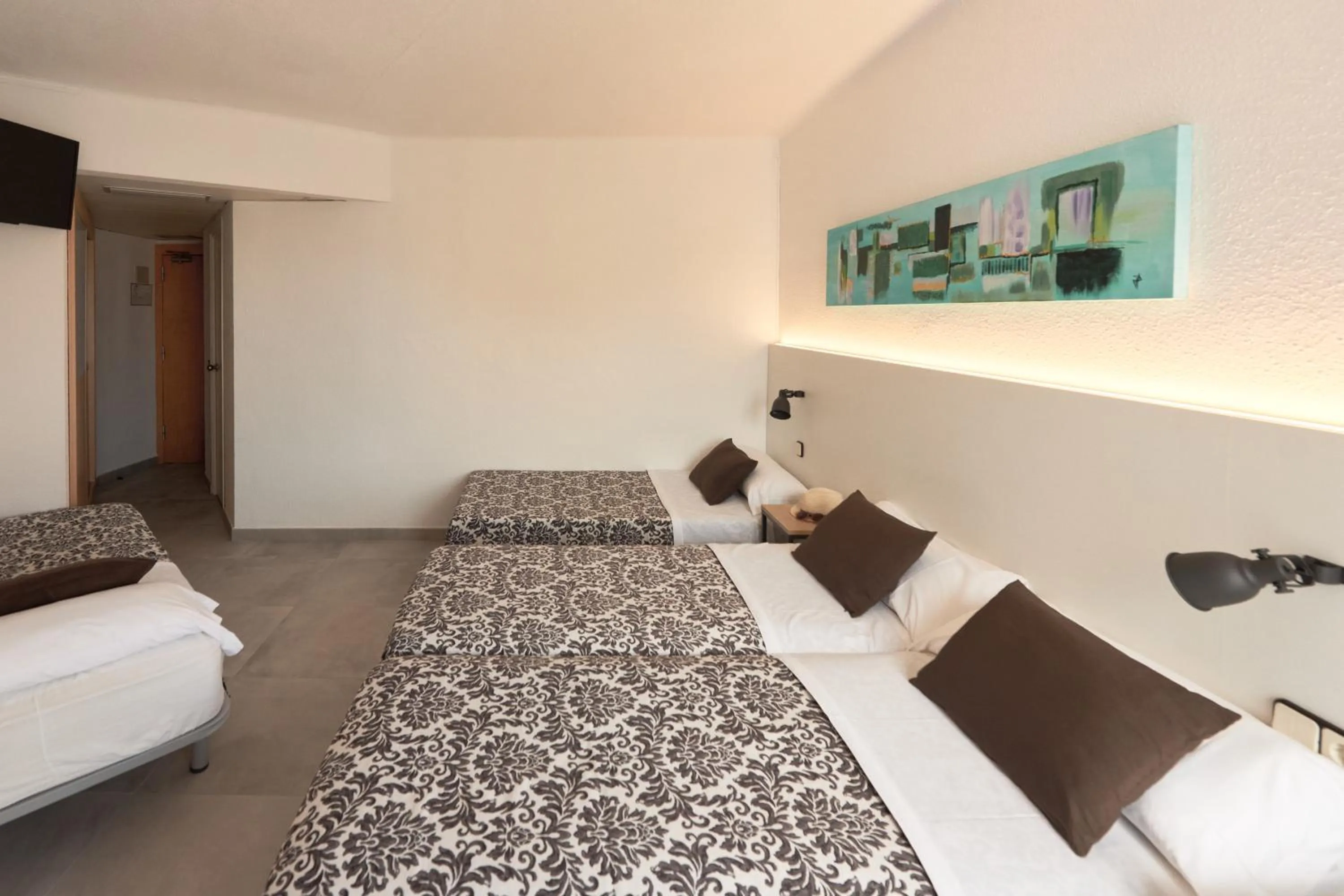 Bed in Hotel Miami Calella - El de siempre, como nunca