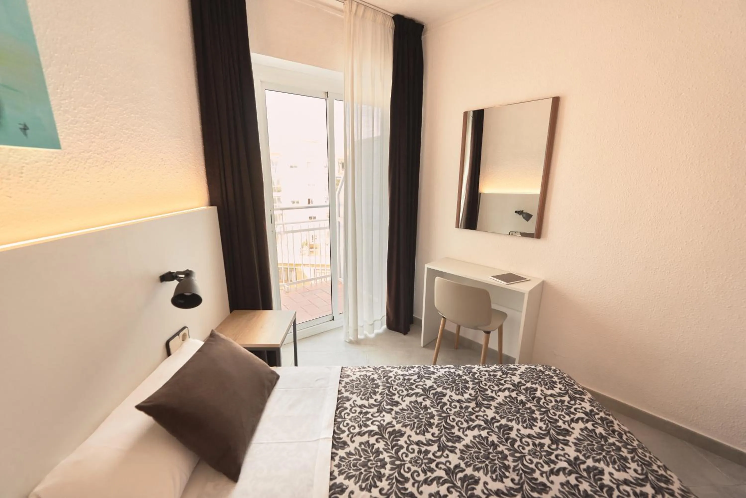 Bed in Hotel Miami Calella - El de siempre, como nunca