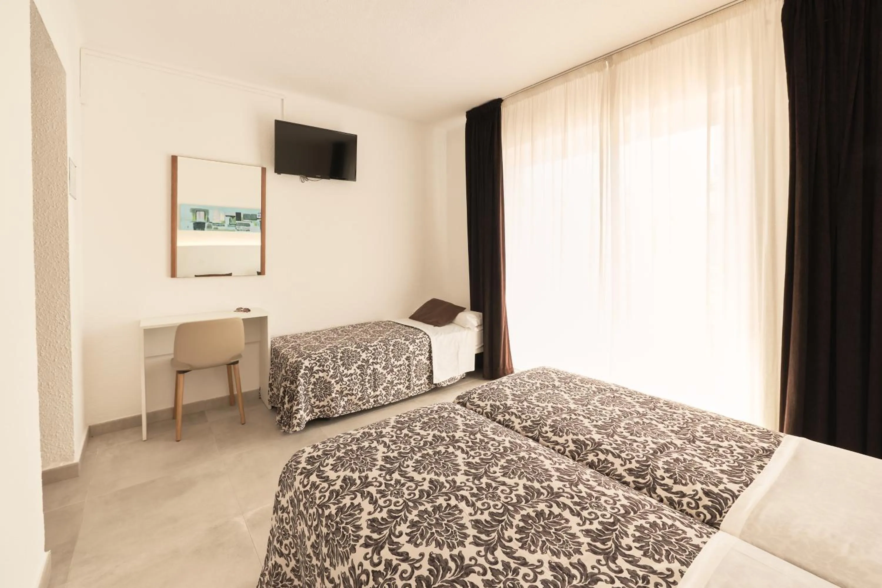 Bed in Hotel Miami Calella - El de siempre, como nunca