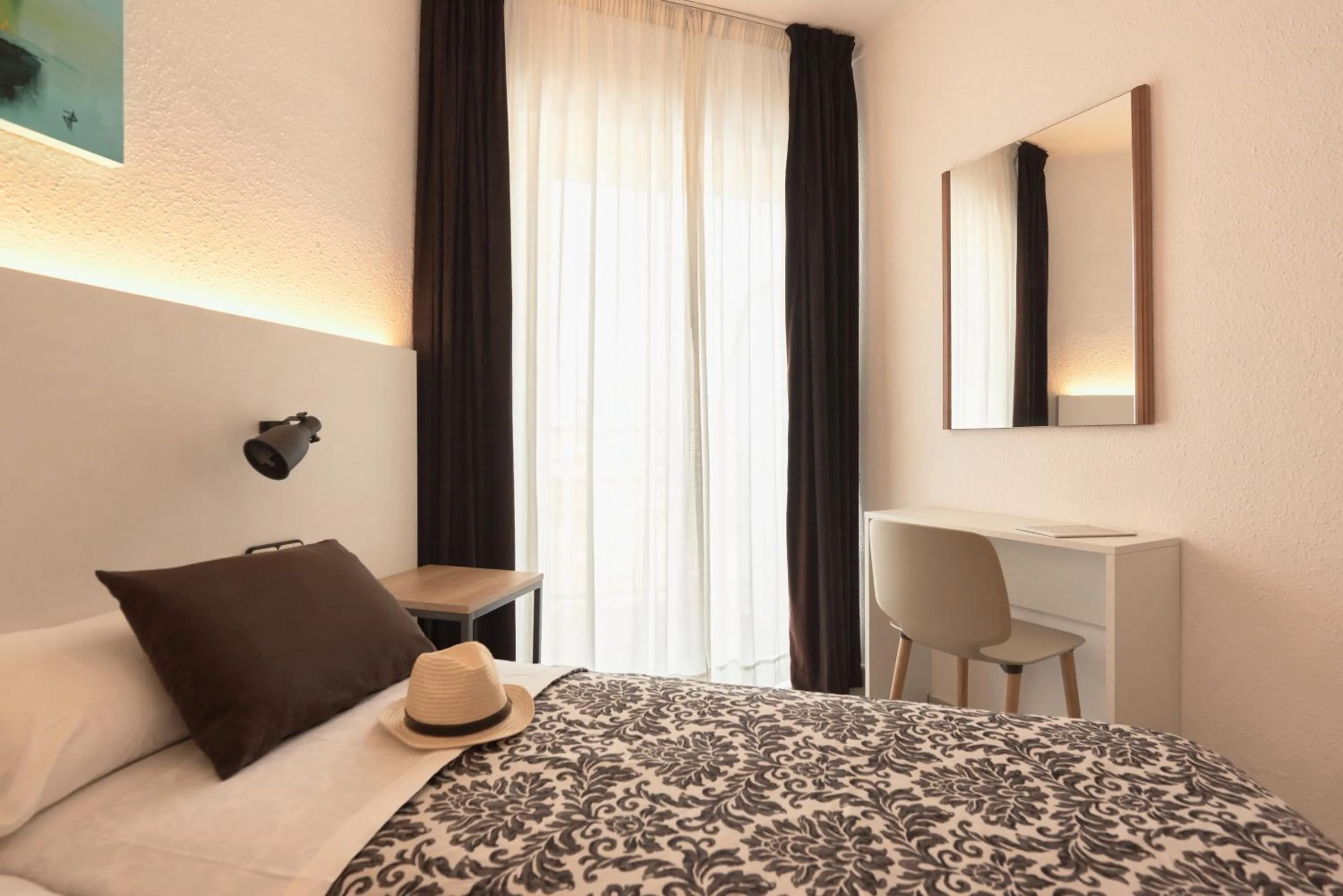 Bed in Hotel Miami Calella - El de siempre, como nunca