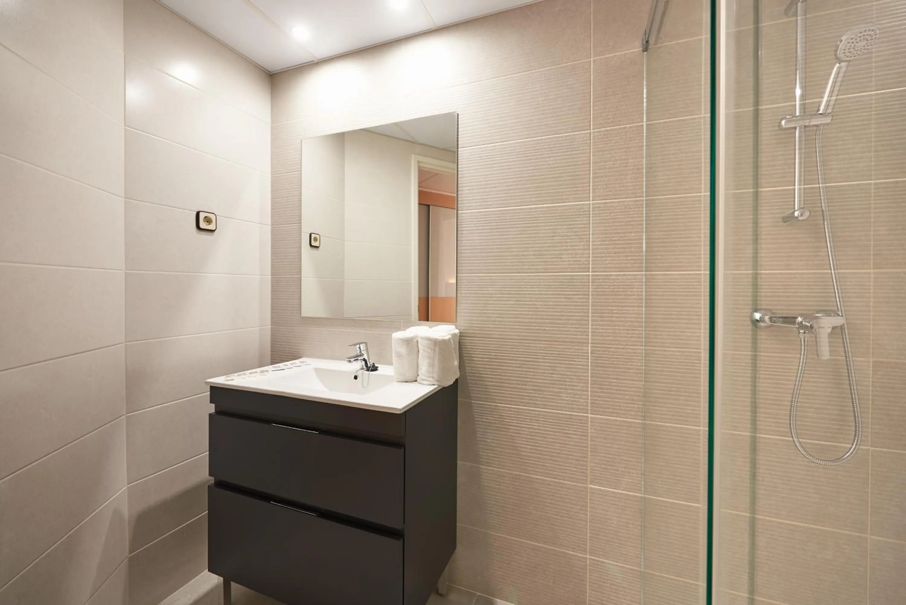 Bathroom in Hotel Miami Calella - El de siempre, como nunca