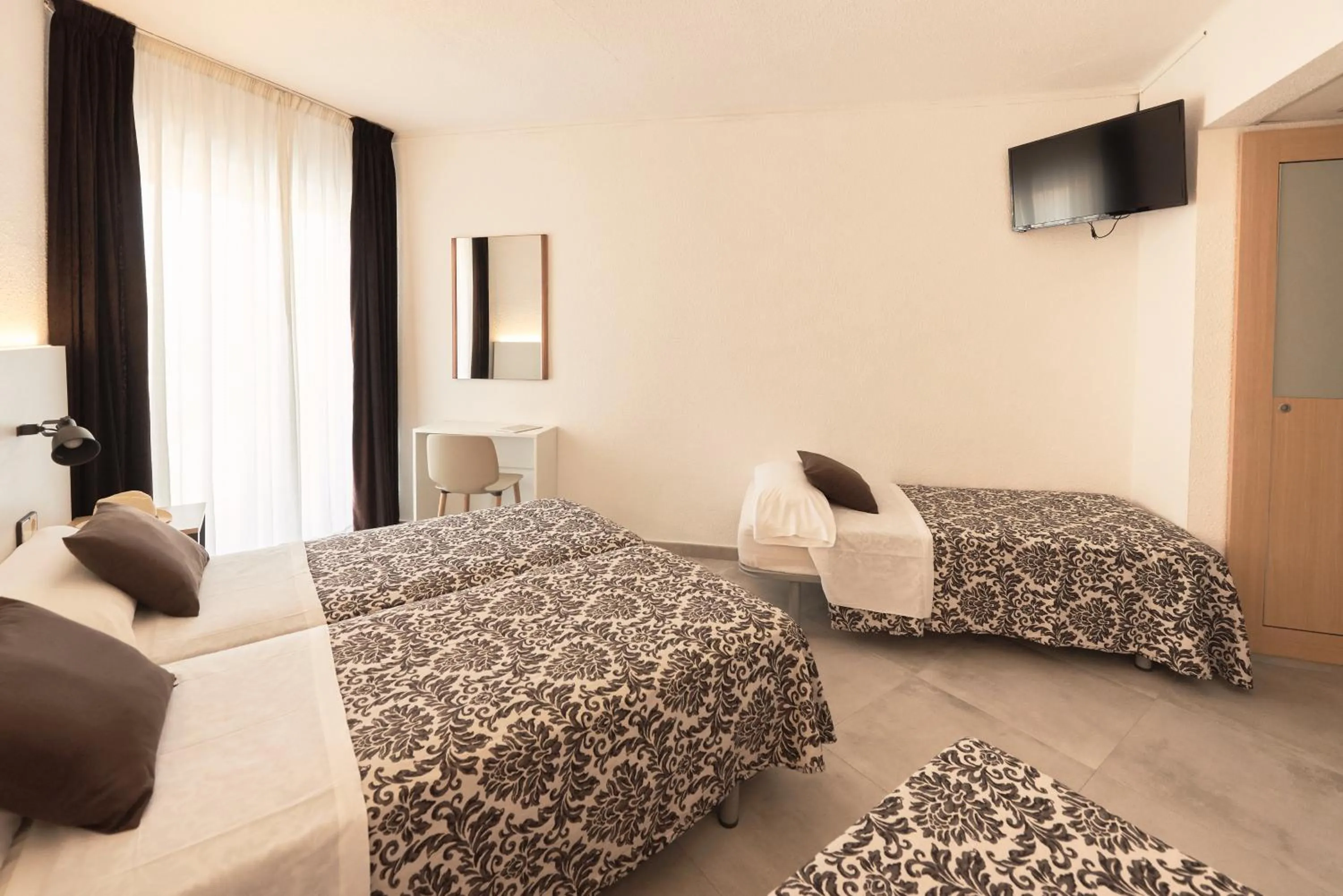 Bed in Hotel Miami Calella - El de siempre, como nunca