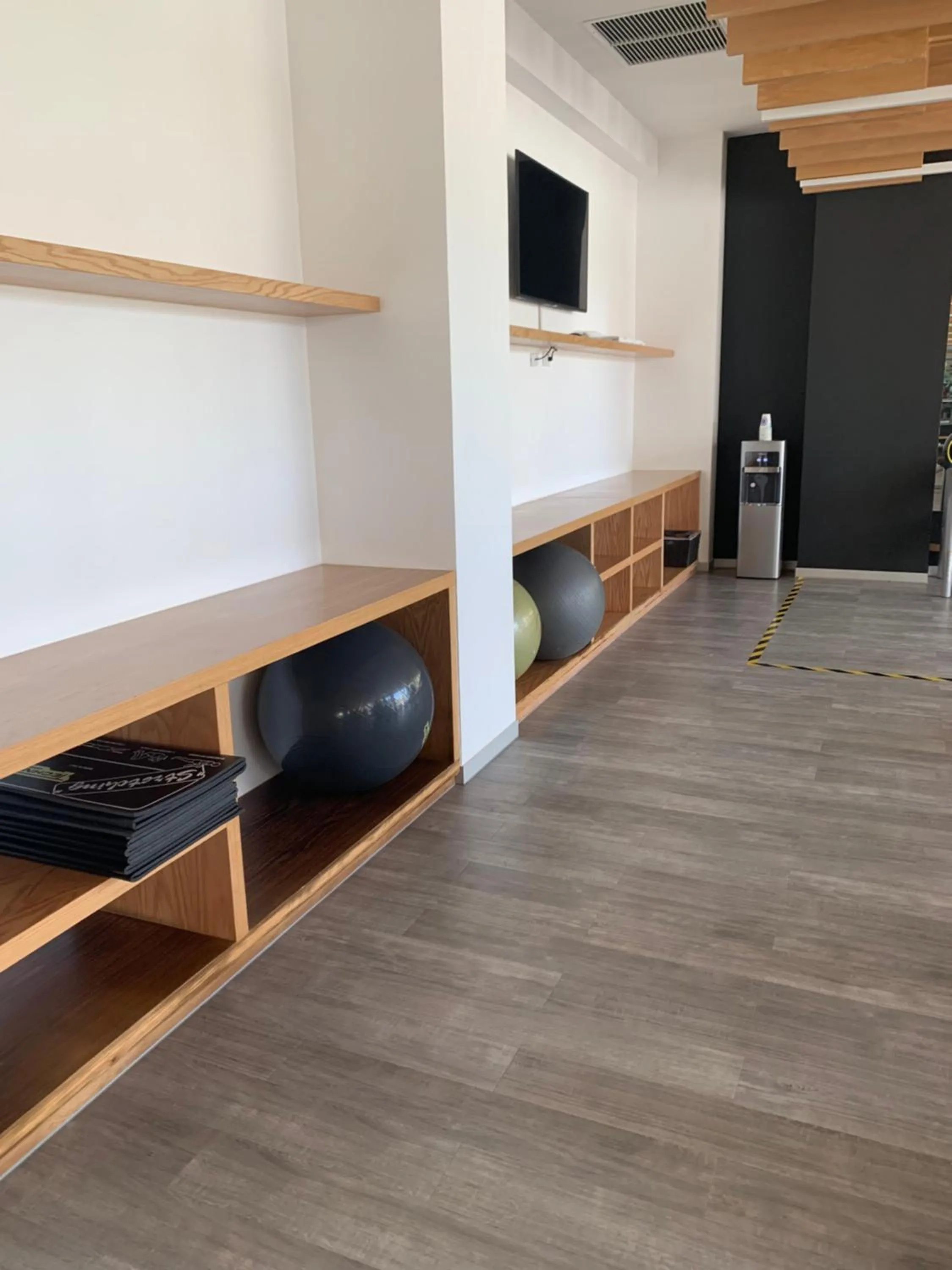 Fitness centre/facilities in La Amada condo with Marina View