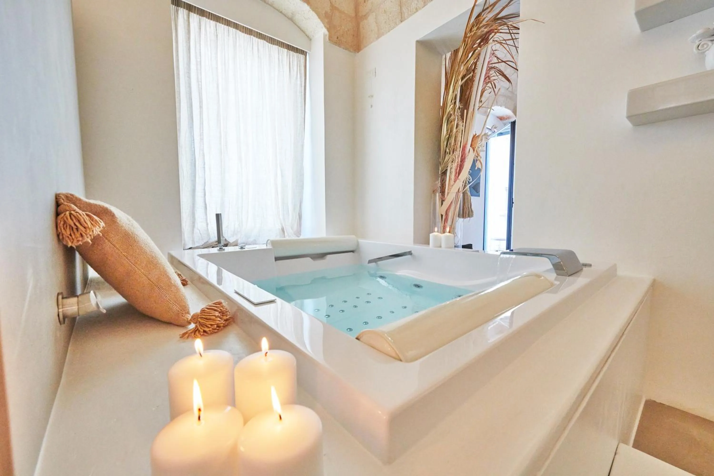 Hot Tub, Bed in Musae Relais & SPA