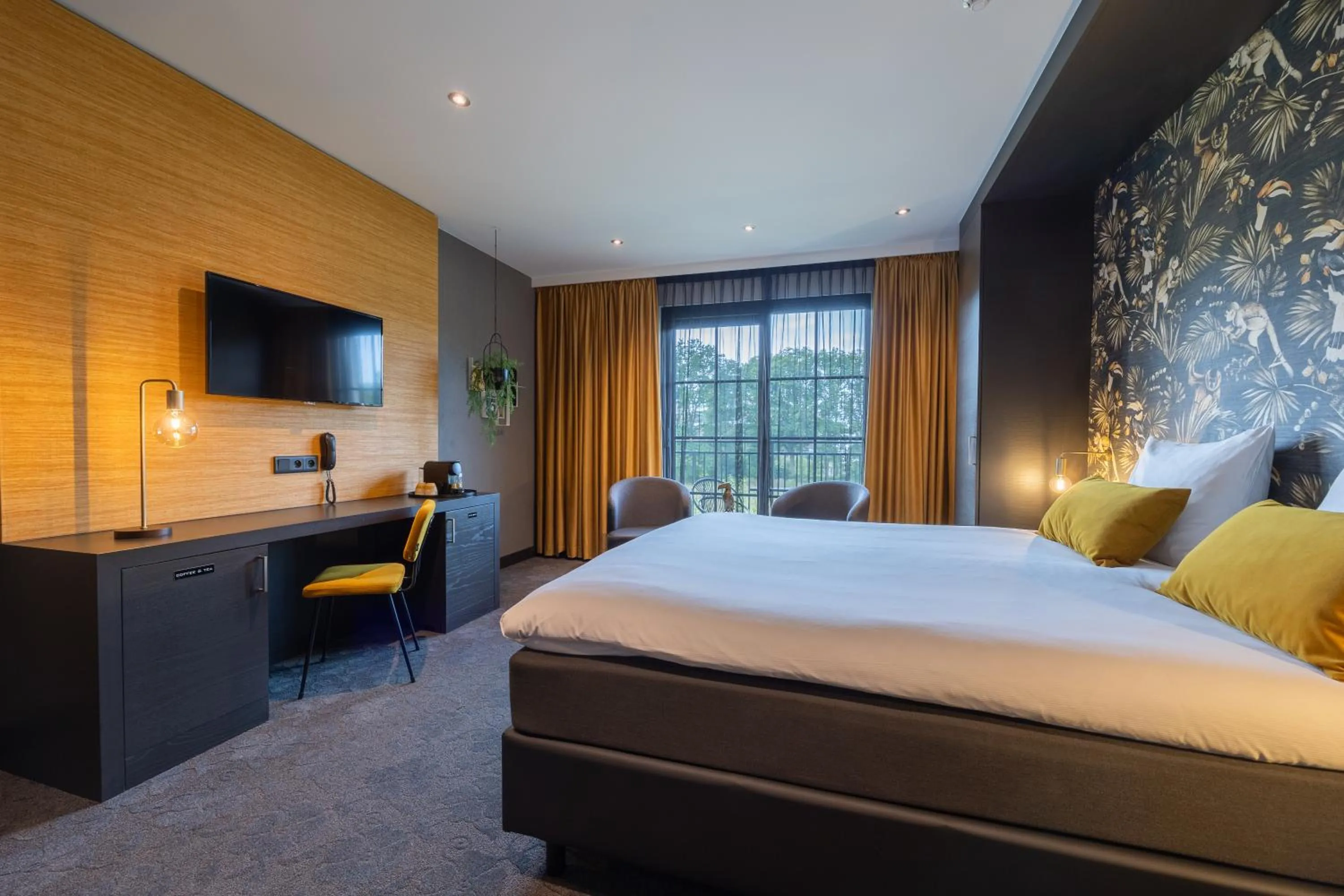 Photo of the whole room, Bed in Van Der Valk Hotel Brugge Oostkamp