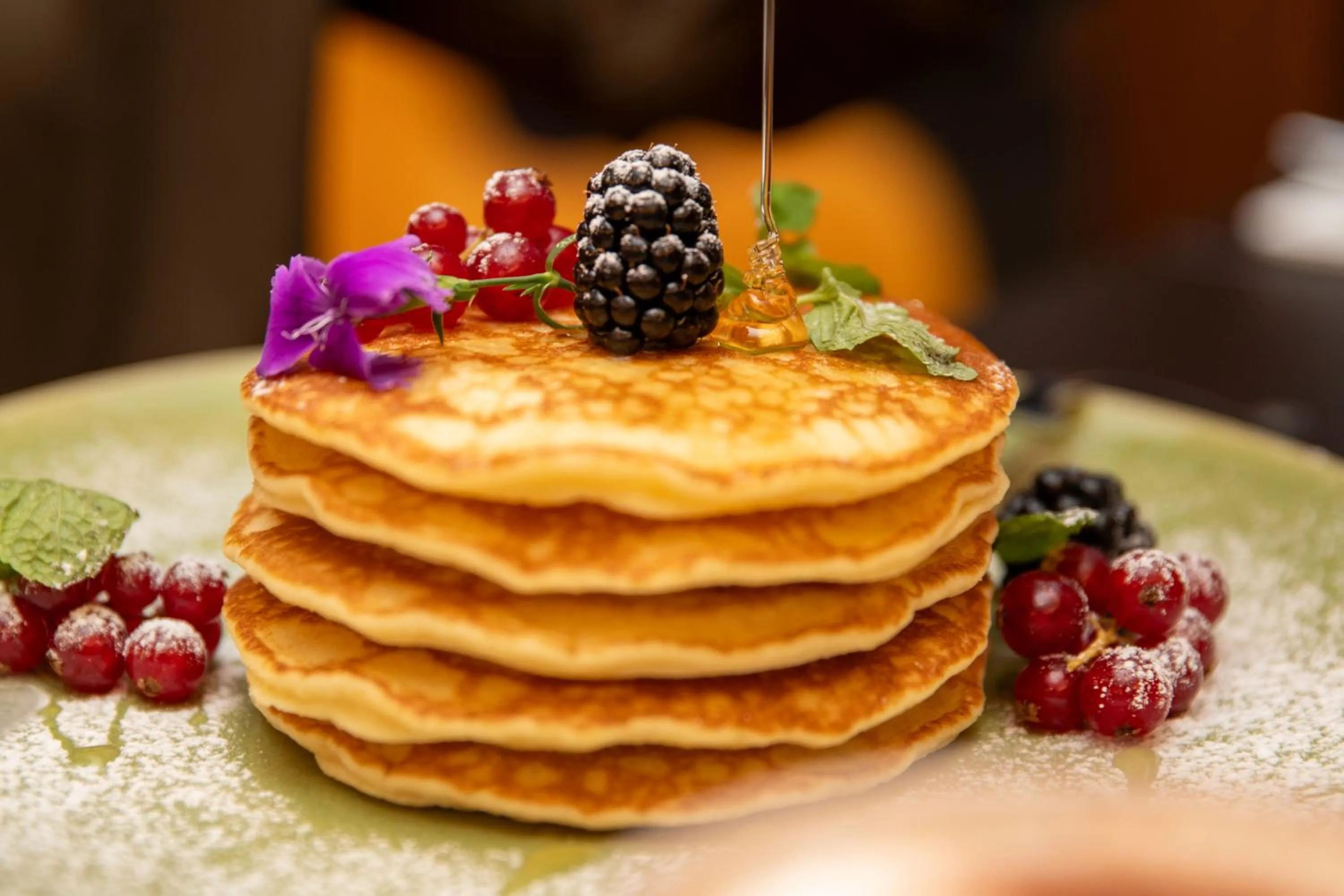 Restaurant/places to eat in VIP Executive Picoas Hotel