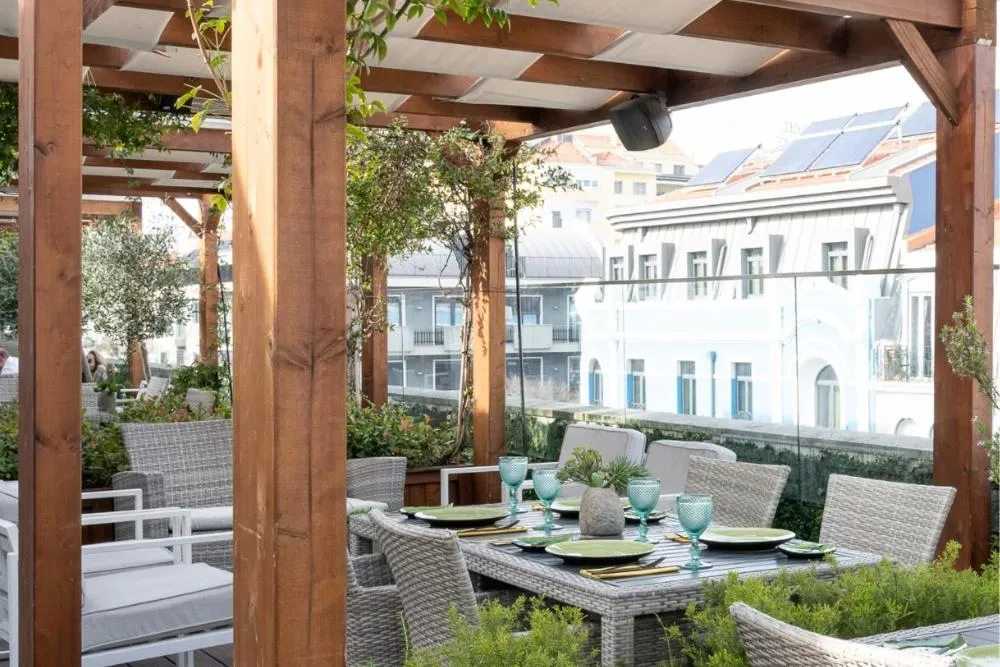 Restaurant/places to eat in VIP Executive Picoas Hotel