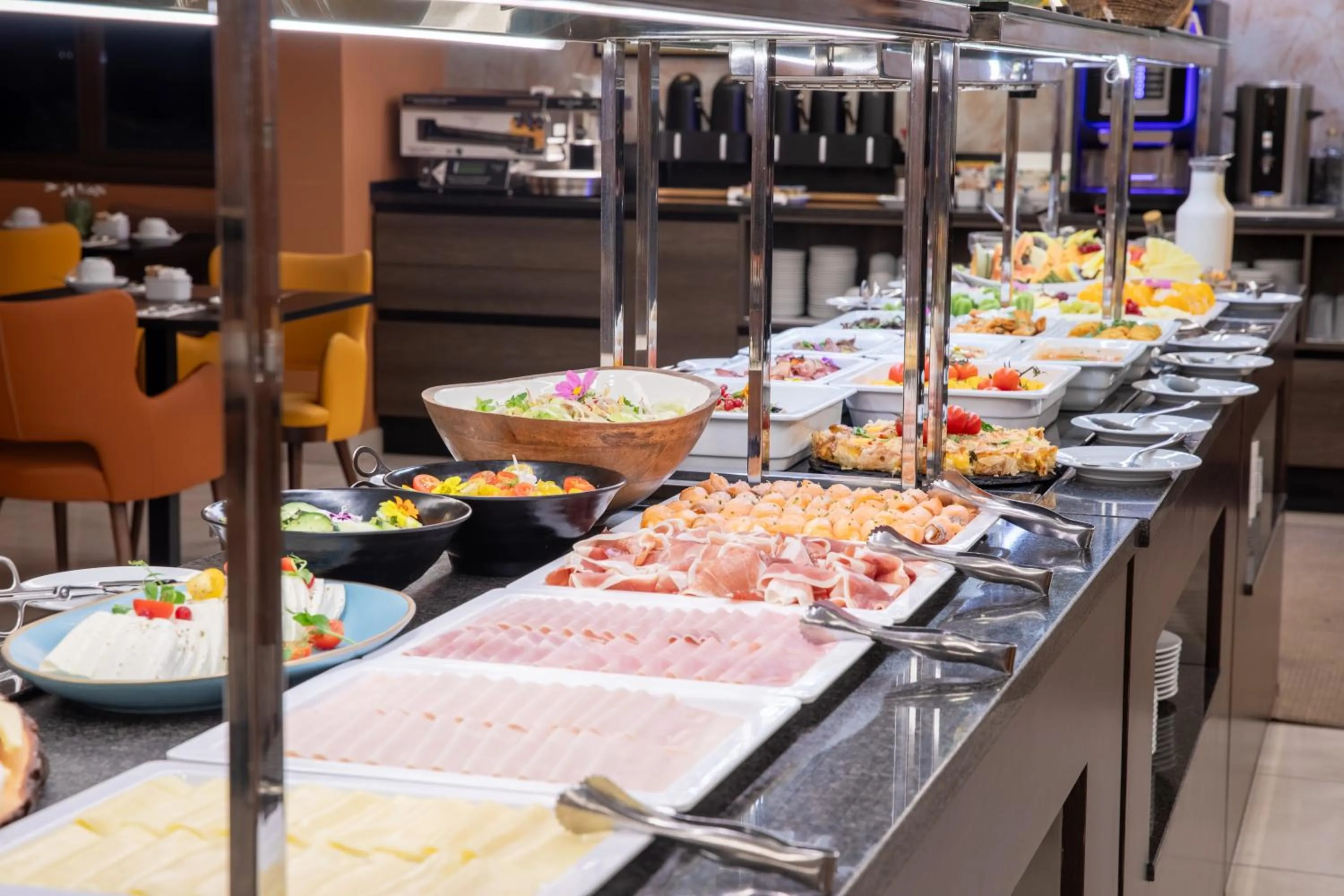 Breakfast in VIP Executive Picoas Hotel