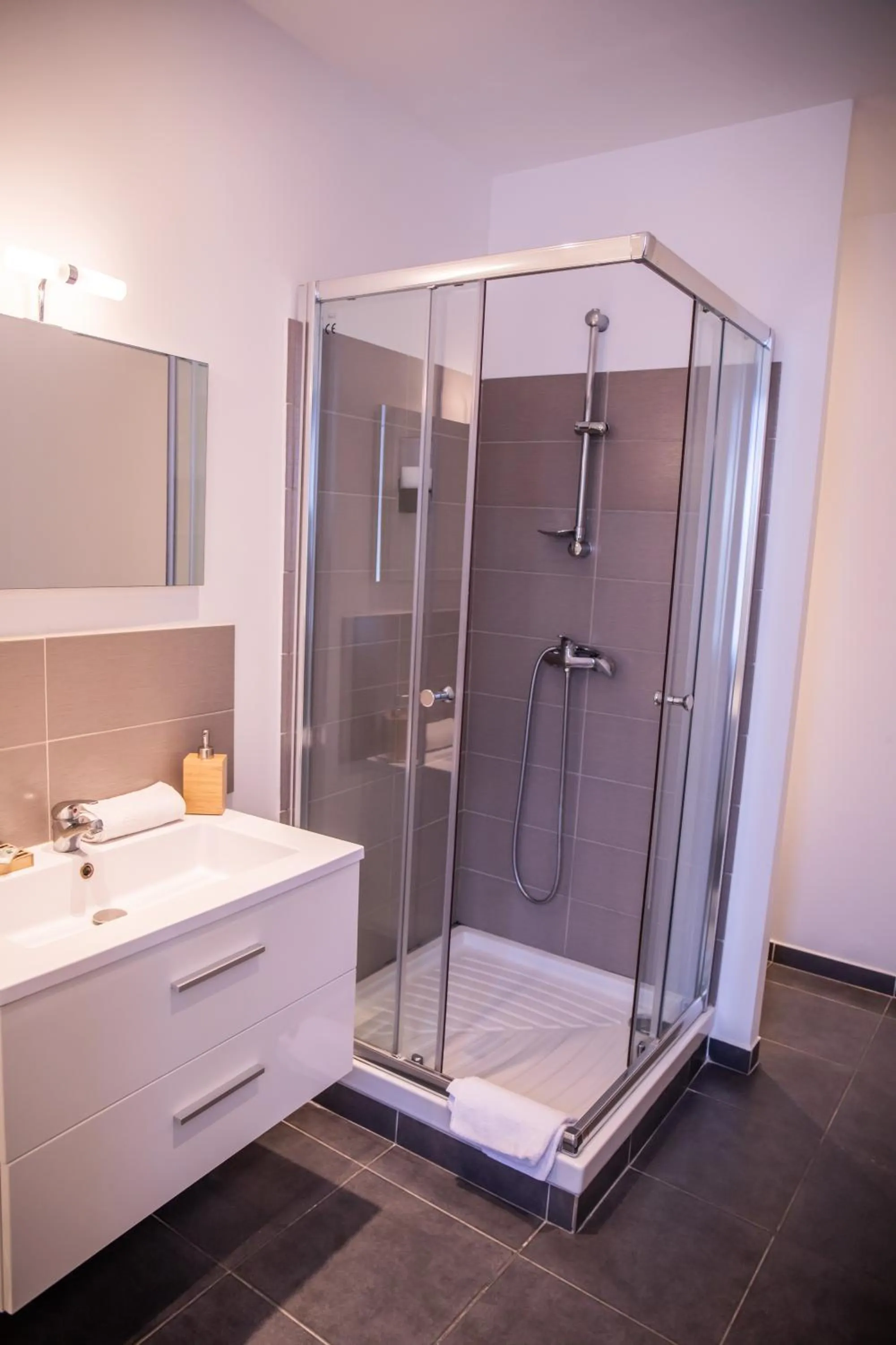 Shower in Auberge Sainte Marguerite