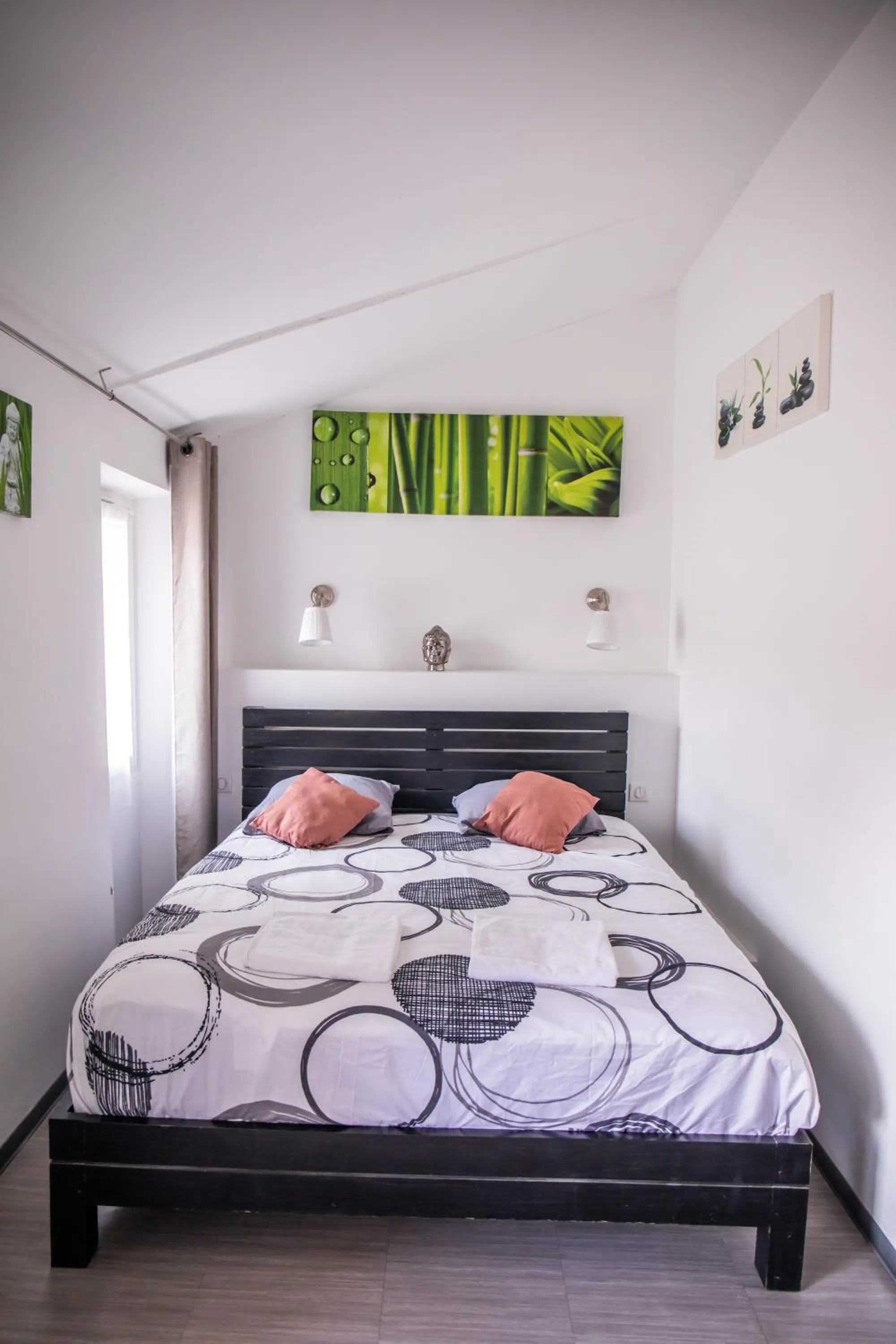 Bed in Auberge Sainte Marguerite