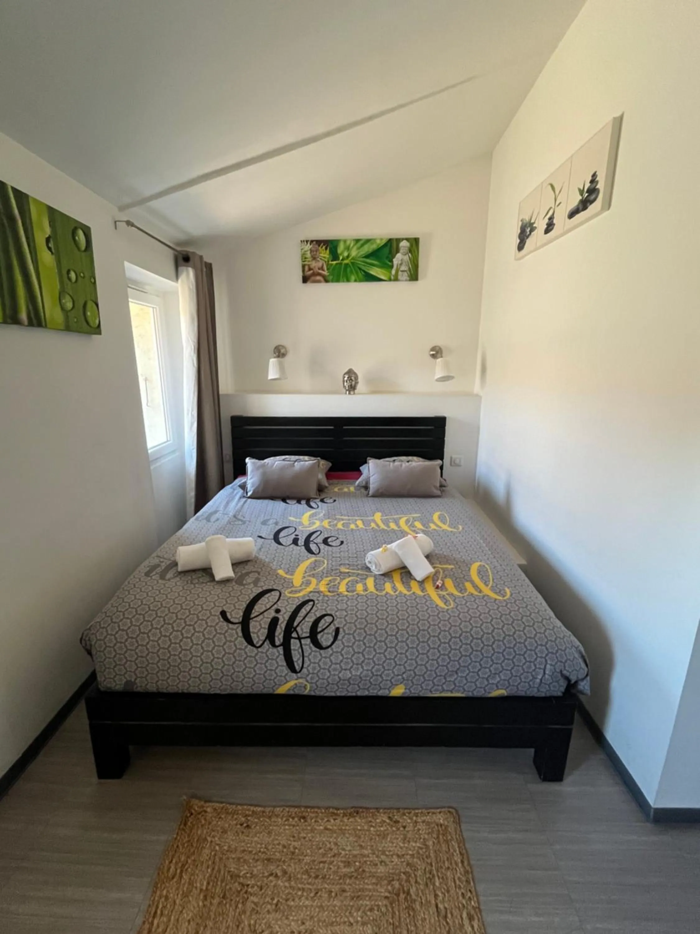 Bed in Auberge Sainte Marguerite