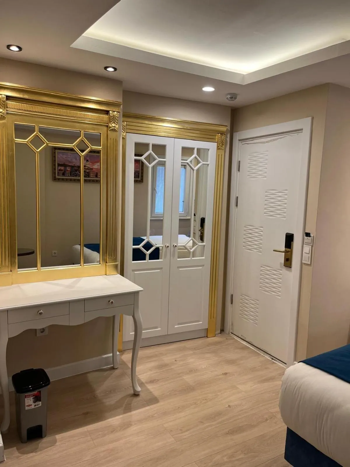 wardrobe in Hotel Barbarosa