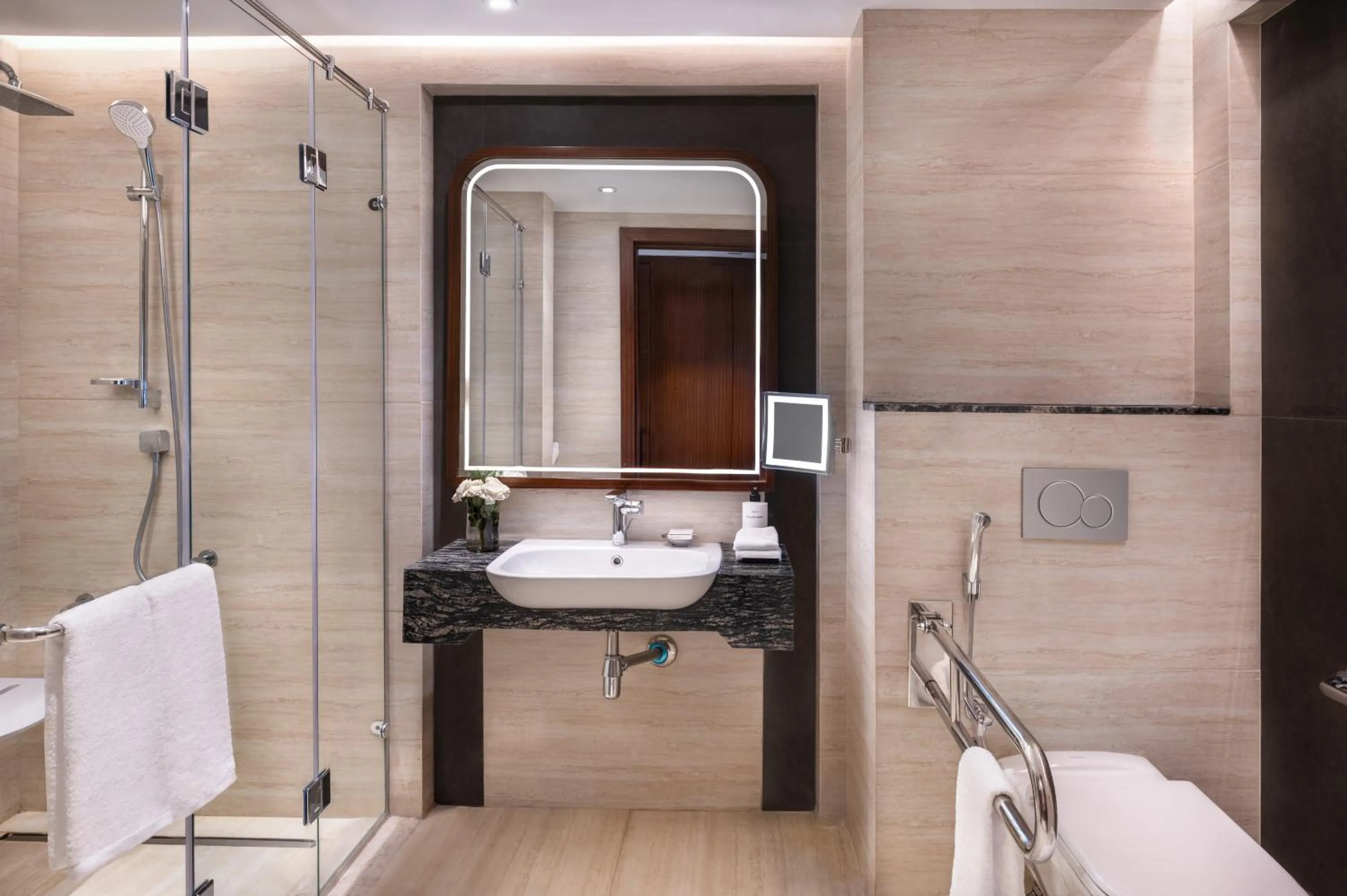 Shower in Sofitel Cairo Downtown Nile