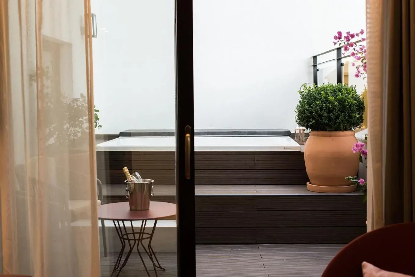 Deluxe Apartment with jacuzzi in Suites Murillo Plaza Sta. Cruz Deluxe Apartment with jacuzzi in Suites Murillo Plaza Sta. Cruz