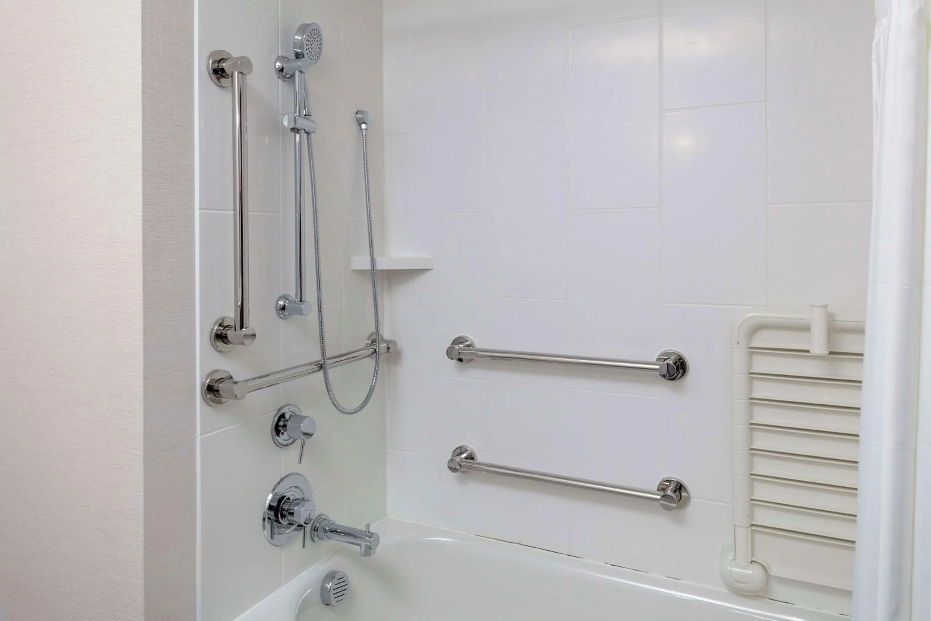 Bathroom in Hilton Garden Inn Denver/Thornton