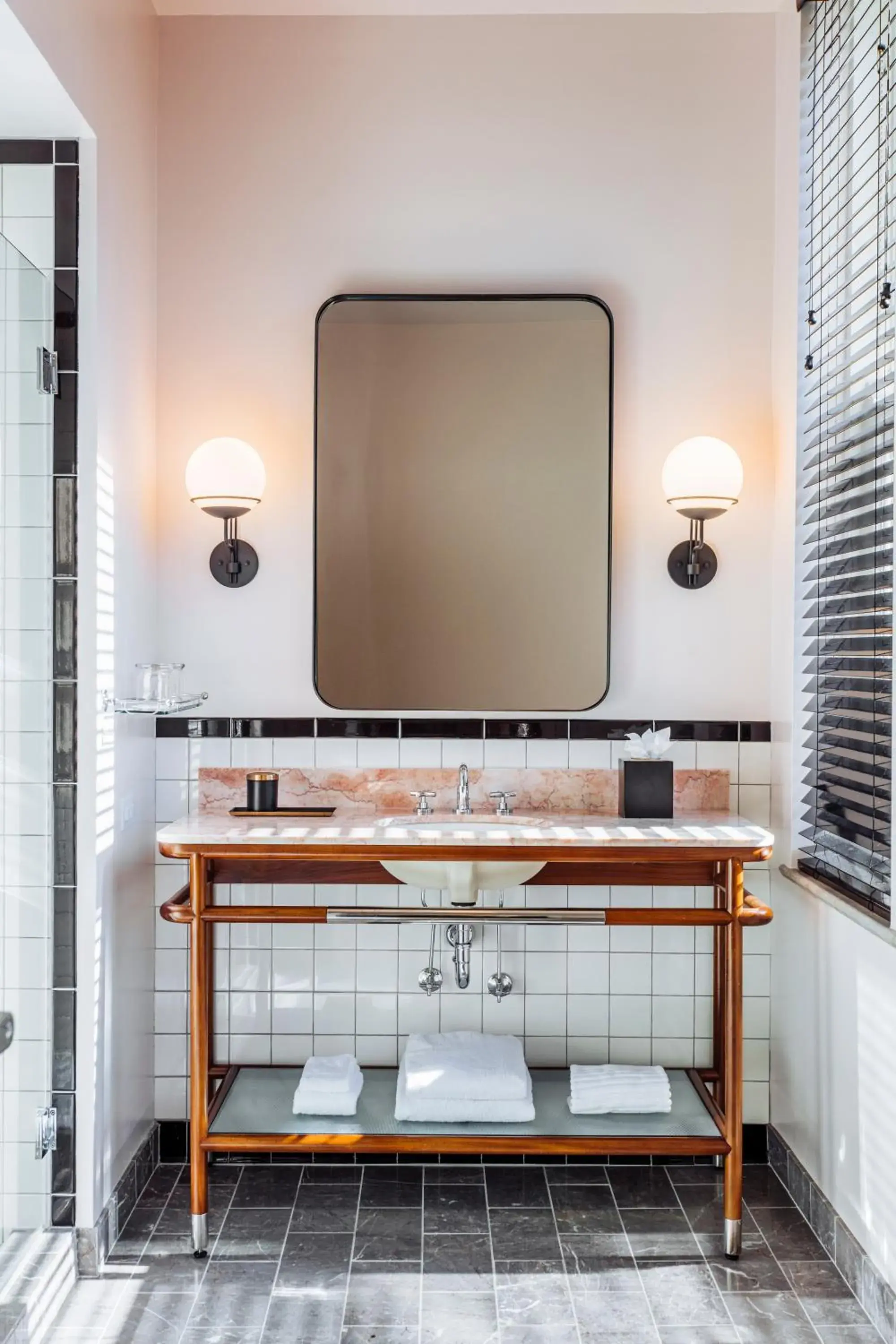 Queen Room with Two Queen Beds in The Candler Hotel Atlanta, Curio Collection by Hilton Queen Room with Two Queen Beds in The Candler Hotel Atlanta, Curio Collection by Hilton