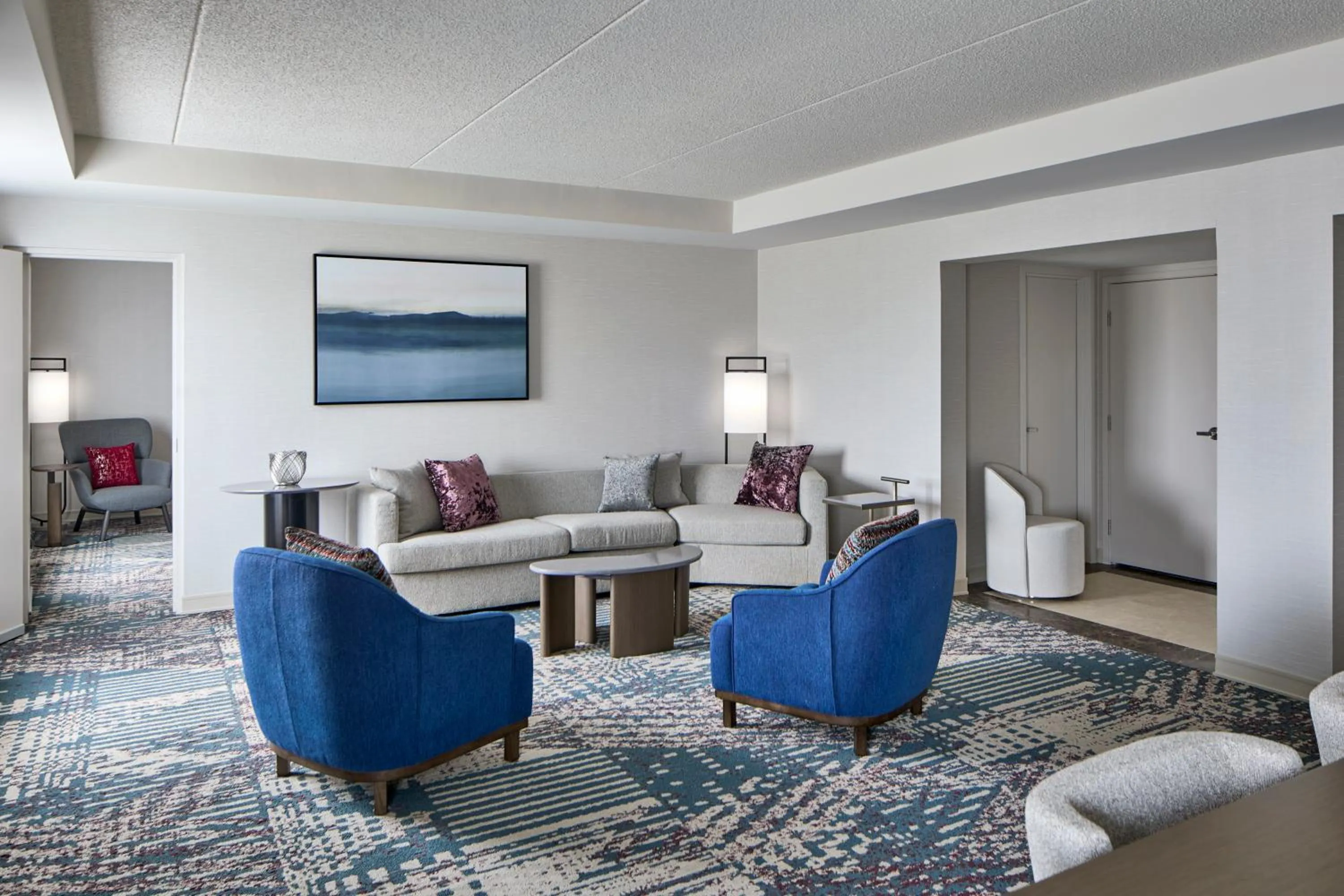 Living room in Delta Hotels by Marriott Toledo