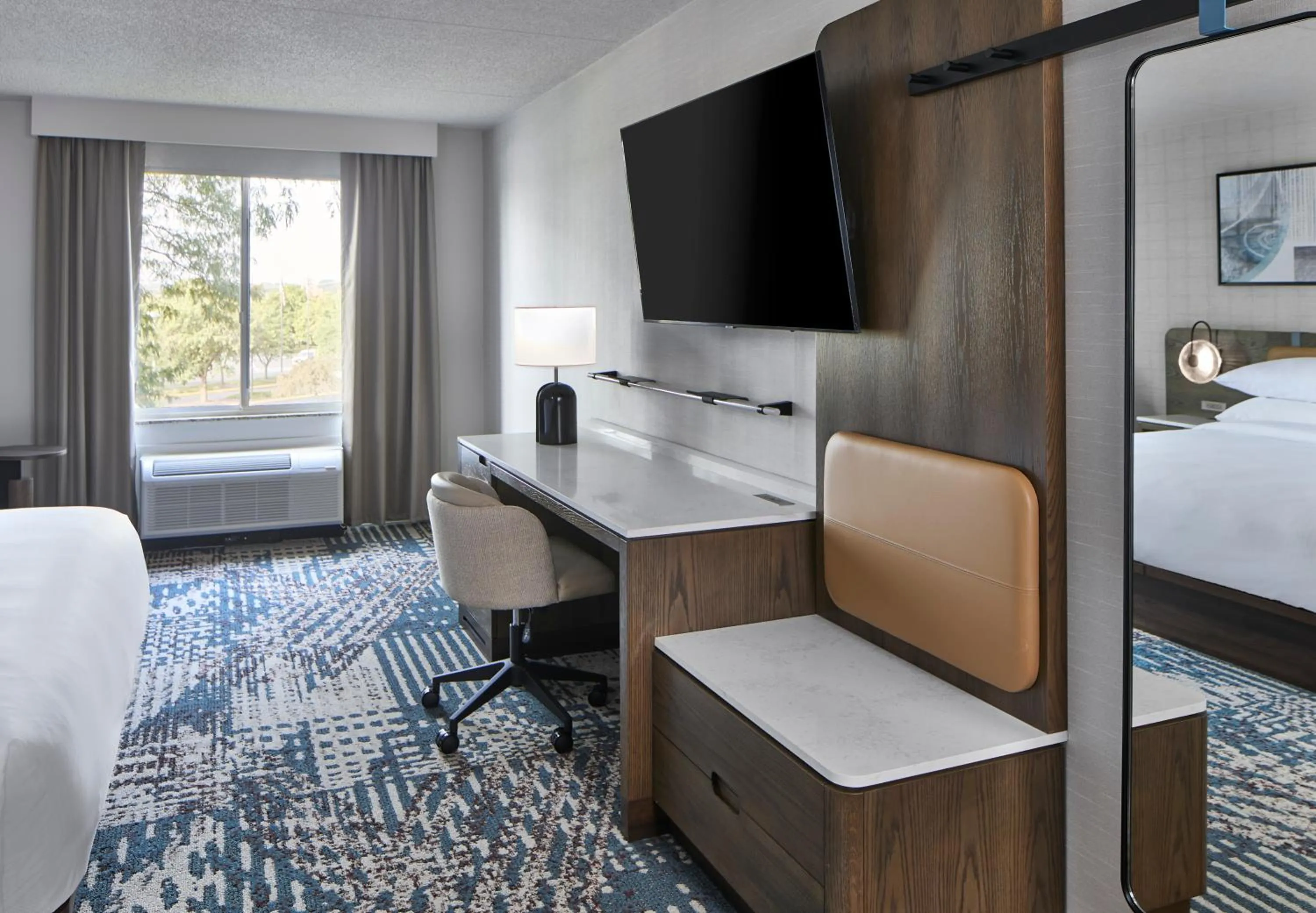TV and multimedia, Bed in Delta Hotels by Marriott Toledo