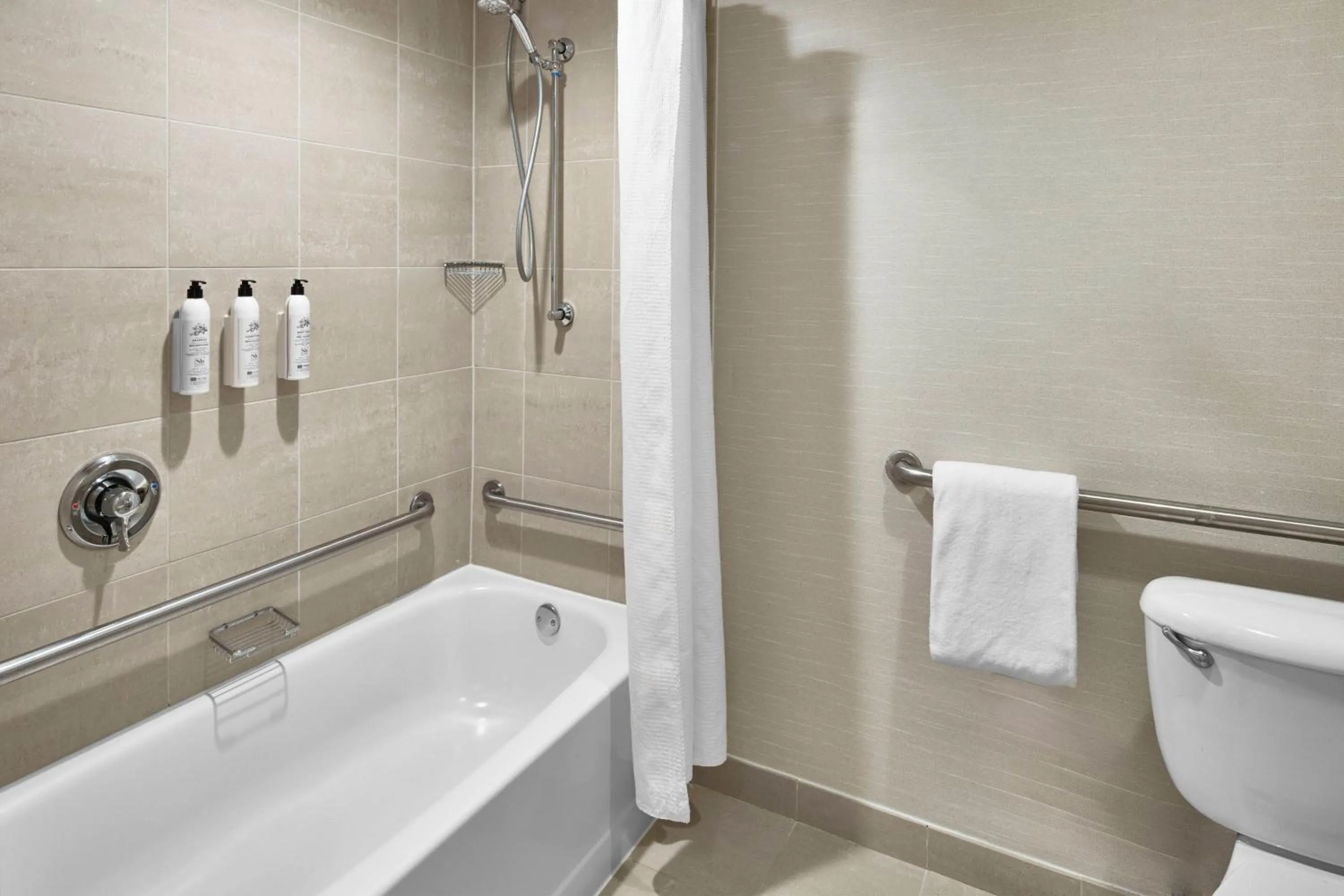 Photo of the whole room in Delta Hotels by Marriott Toledo