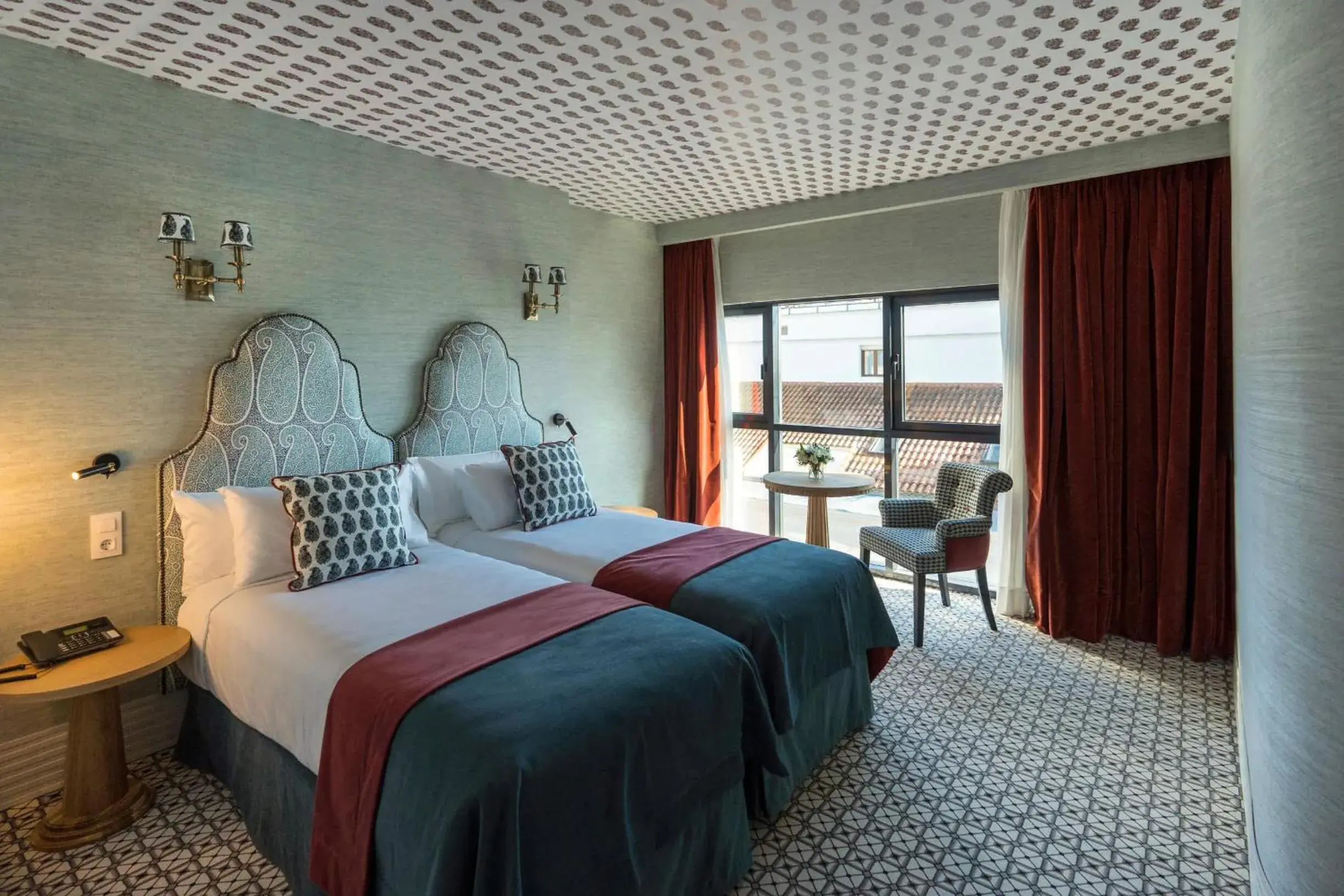 Photo of the whole room, Bed in The First One Madrid Preciados