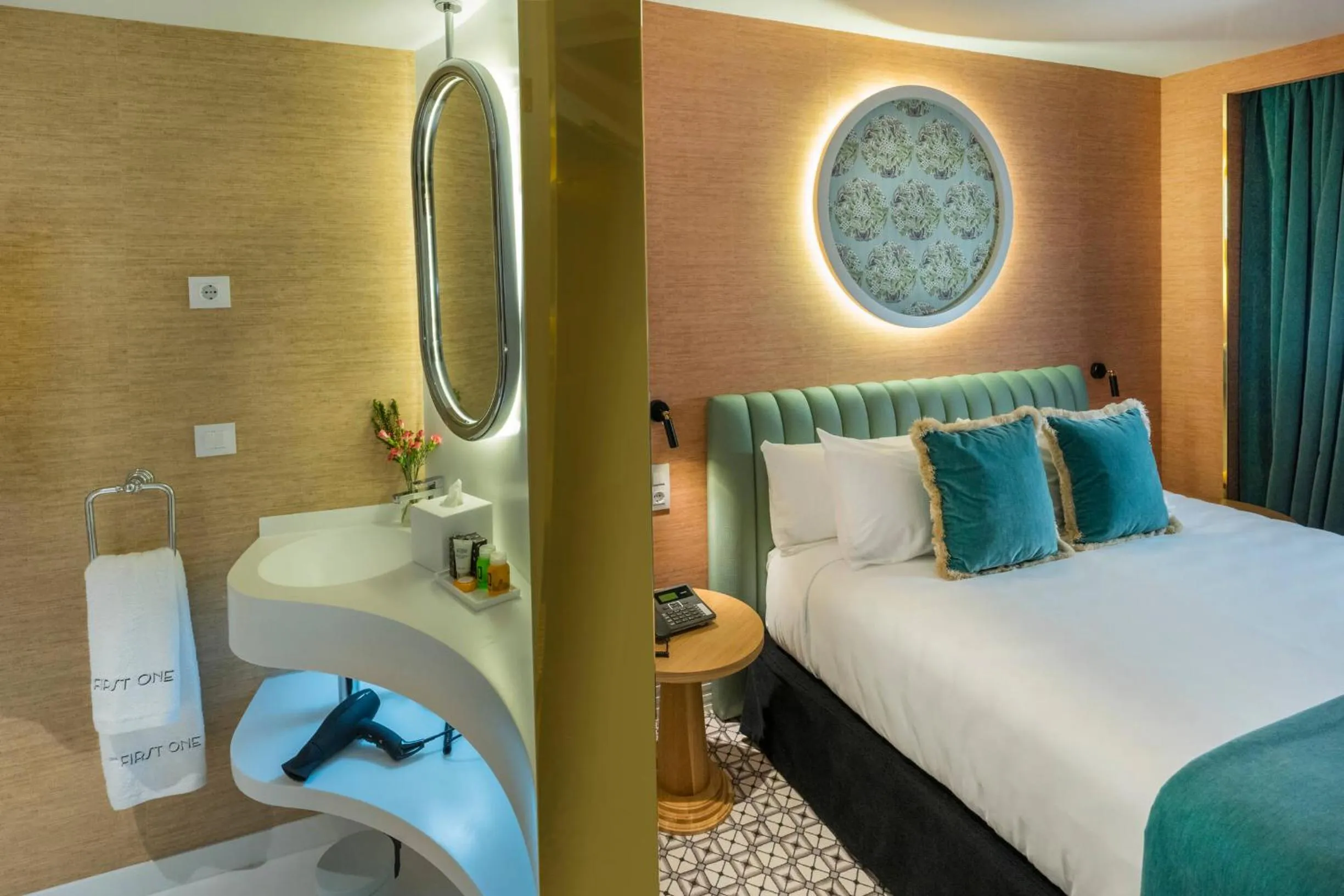 Bathroom, Bed in The First One Madrid Preciados