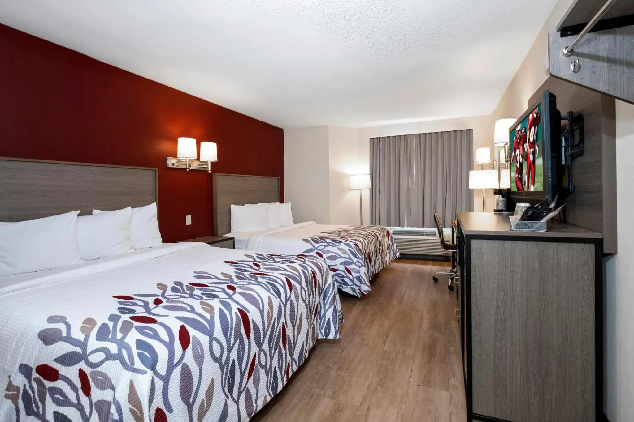 Photo of the whole room, Bed in Red Roof Inn Clifton Park Photo of the whole room, Bed in Red Roof Inn Clifton Park