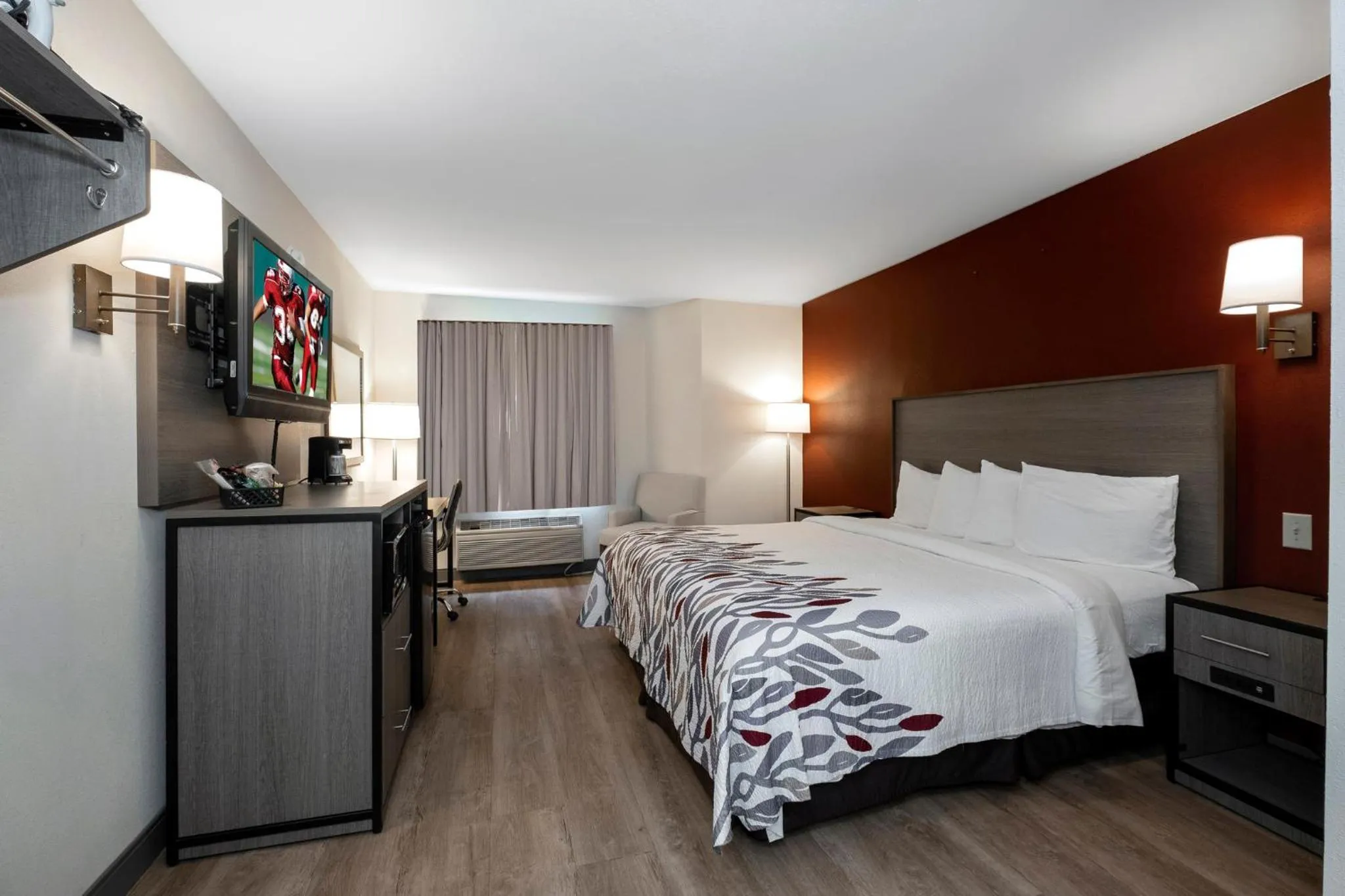 Bedroom, Bed in Red Roof Inn Clifton Park