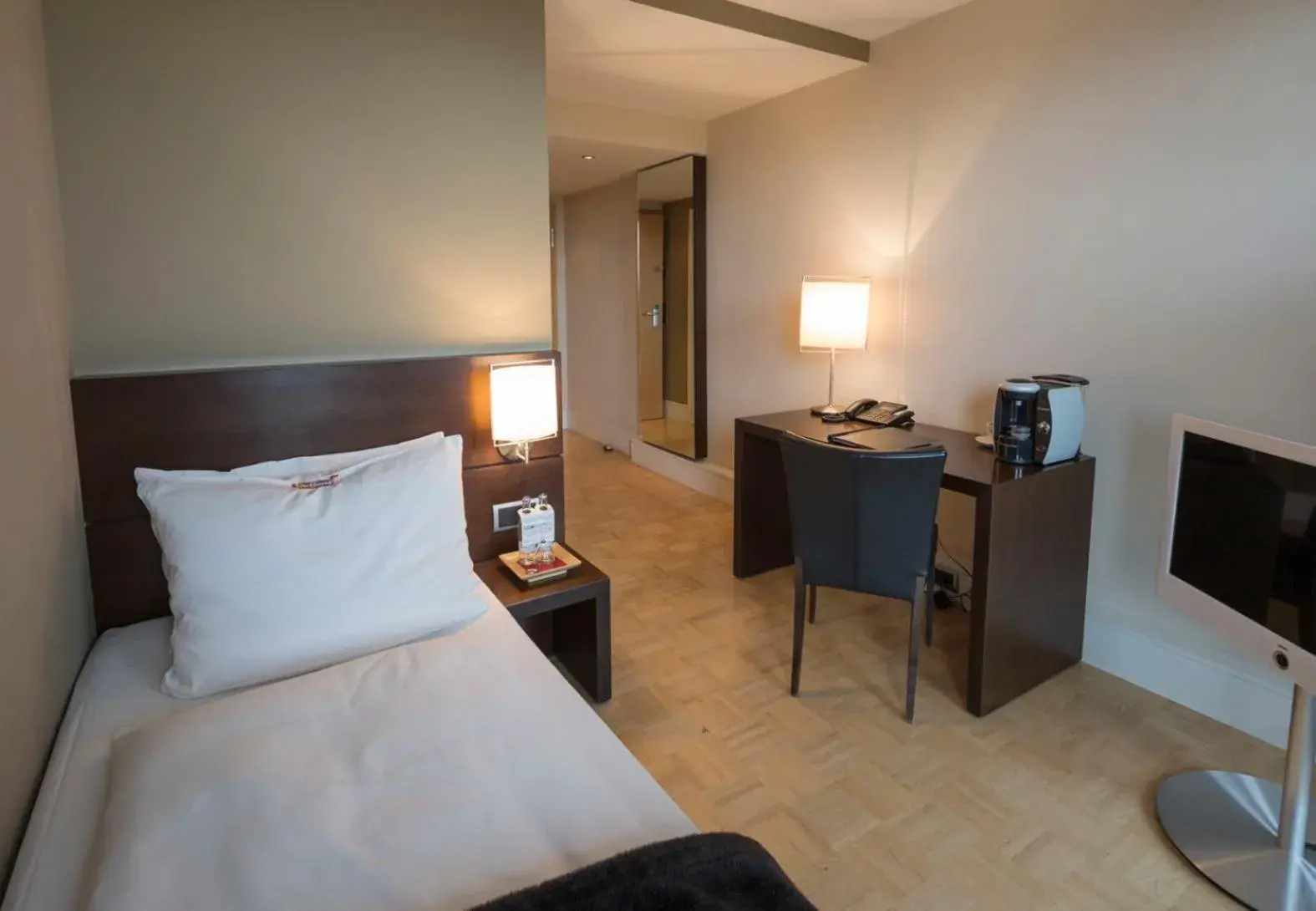 Photo of the whole room, Bed in Altera Hotel Photo of the whole room, Bed in Altera Hotel