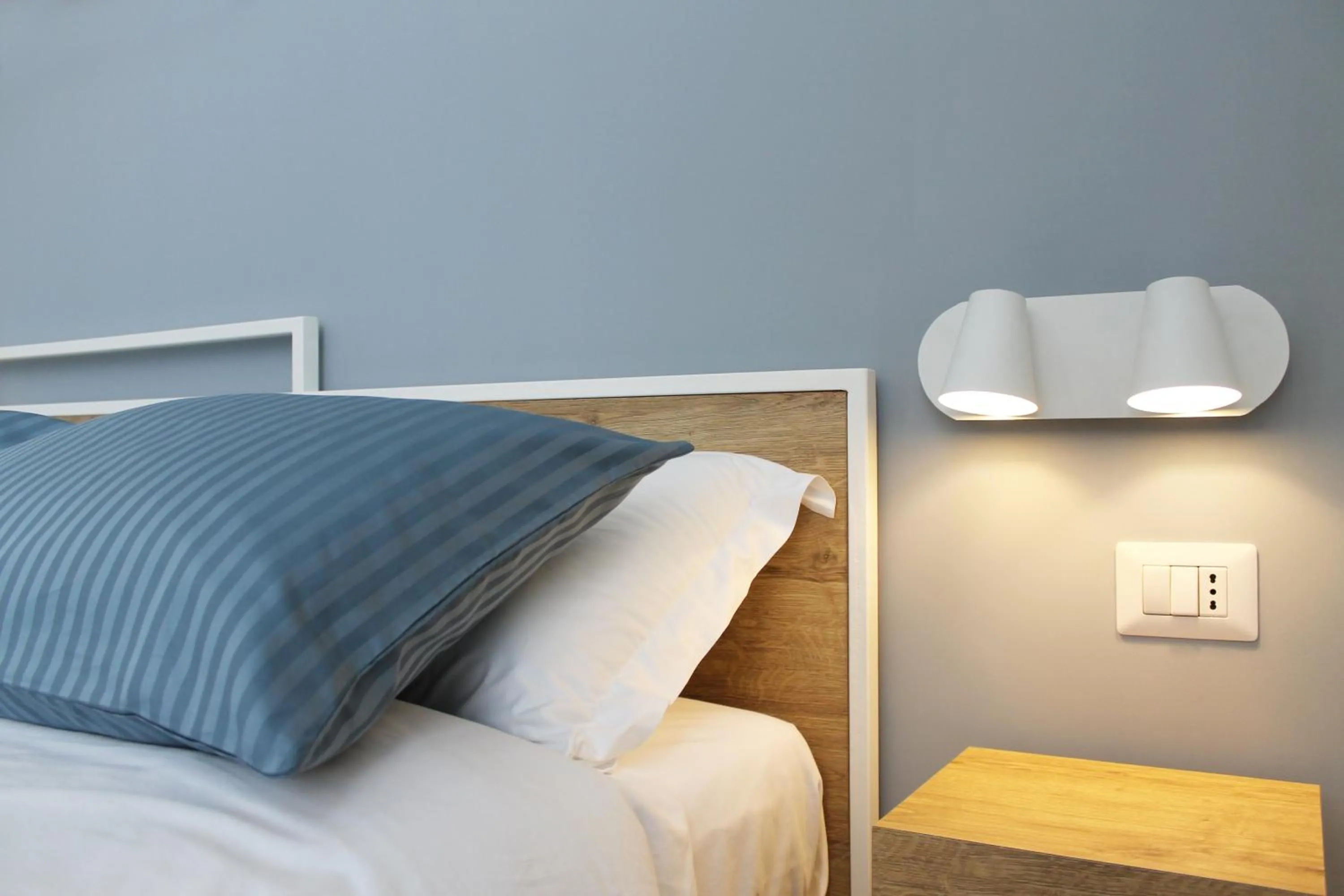 Bed in City View Naples