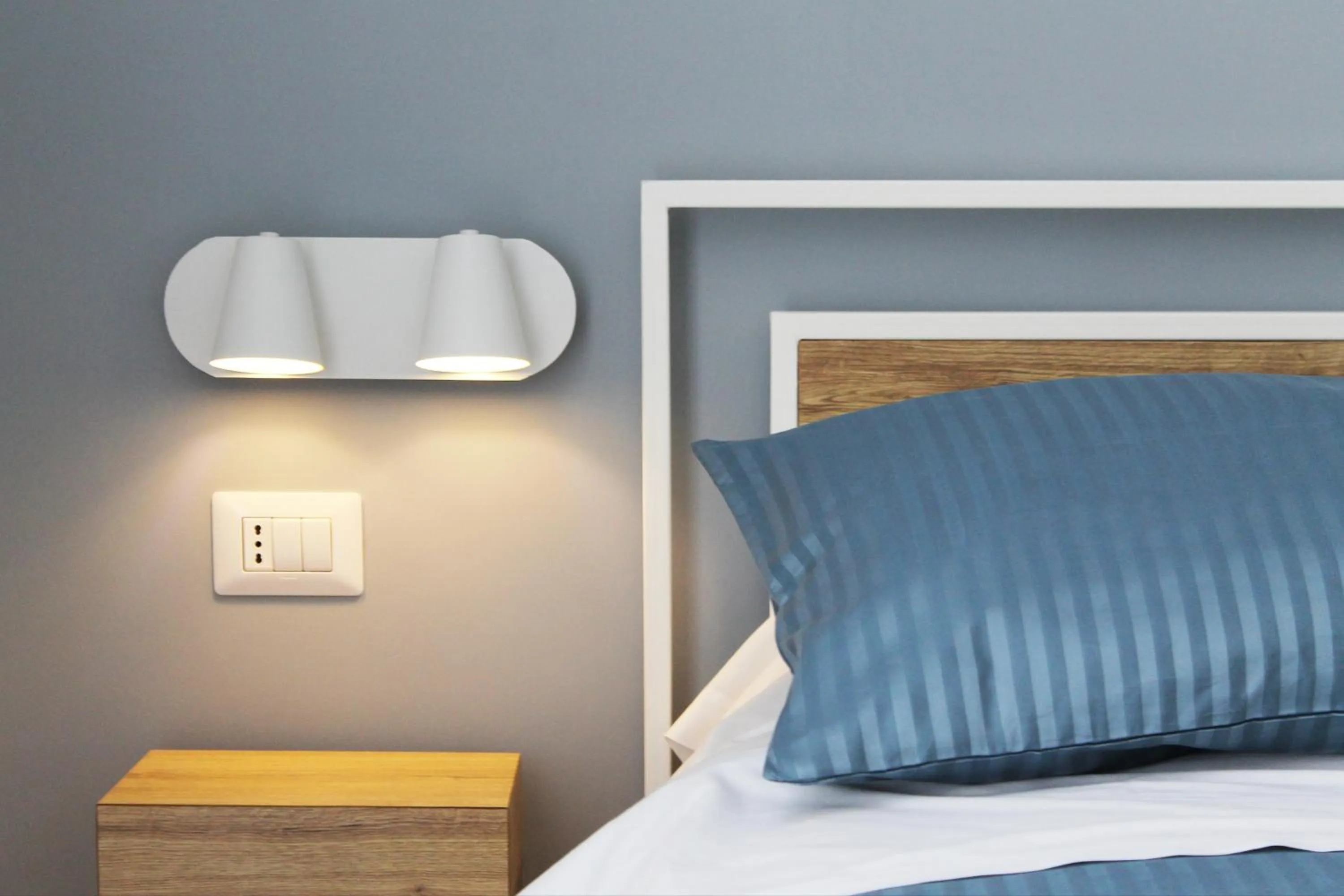 Bed in City View Naples