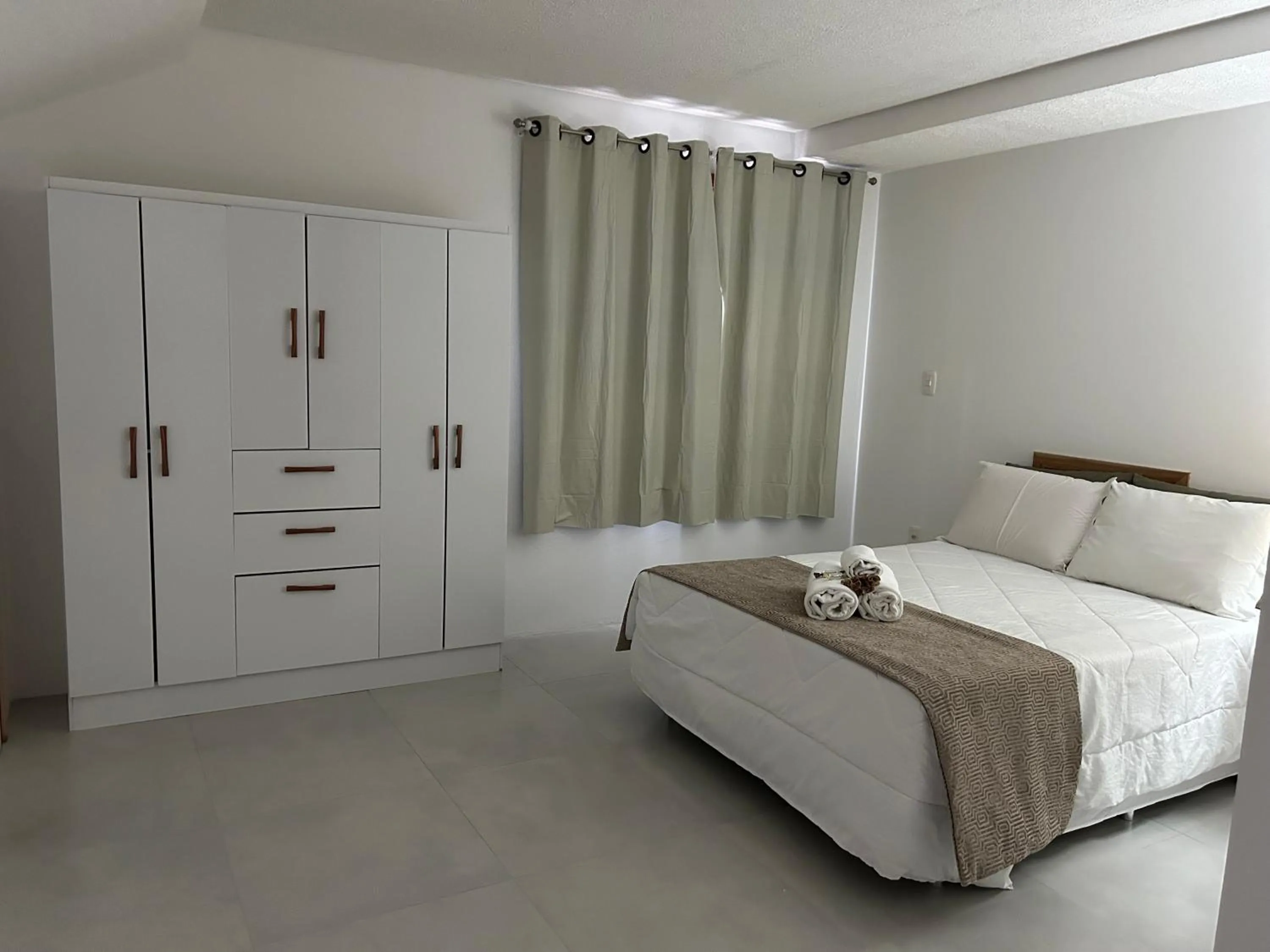 Photo of the whole room, Bed in Pousada Jasmim