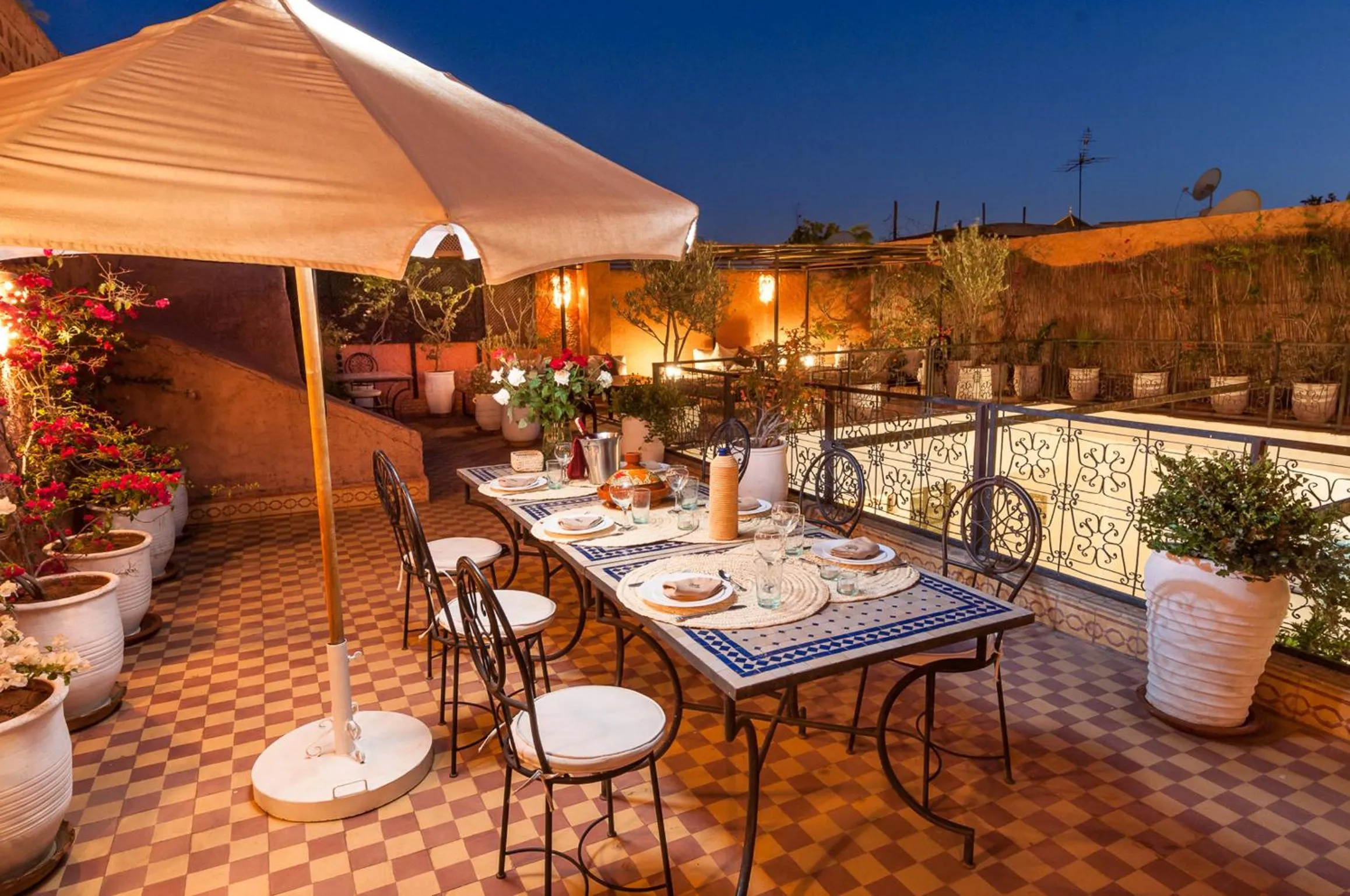 Restaurant/places to eat in Riad Chamali